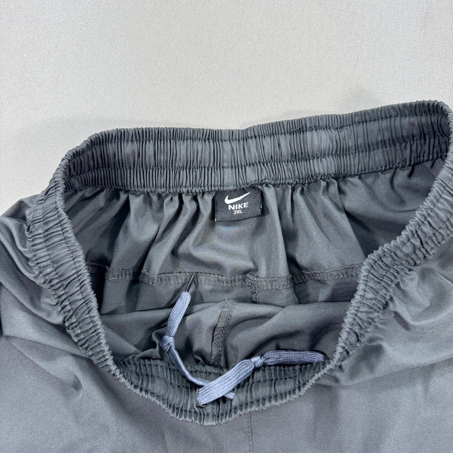 Nike Athletic Shorts Womens 2XL Gray Elastic Waist Drawstring Zip Pockets