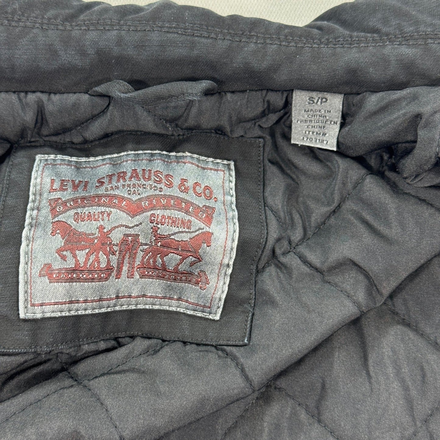 Levi's Washed Cotton Trucker Jacket Quilted Lined mens Small Black Button Down