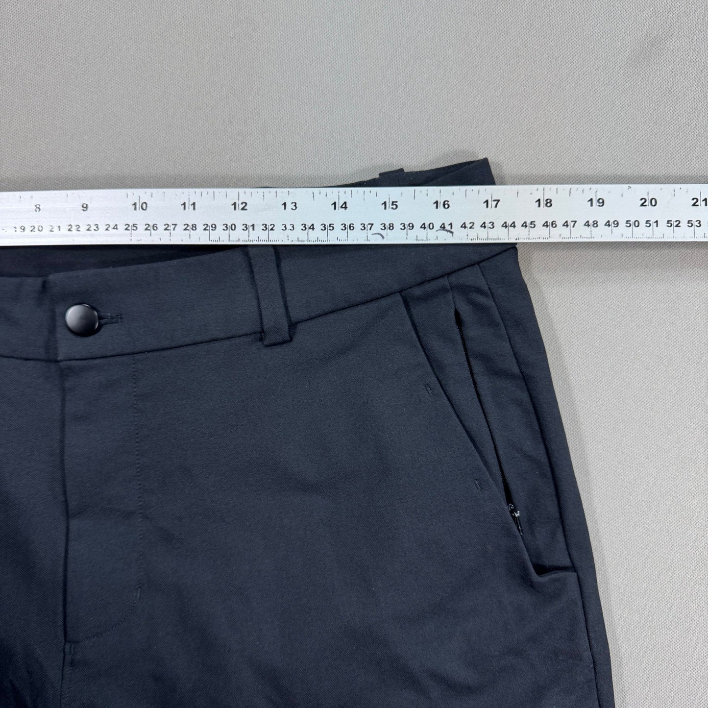 Lululemon Athletica Commission Shorts mens Size 34 Black Warpstreme Classic Fit