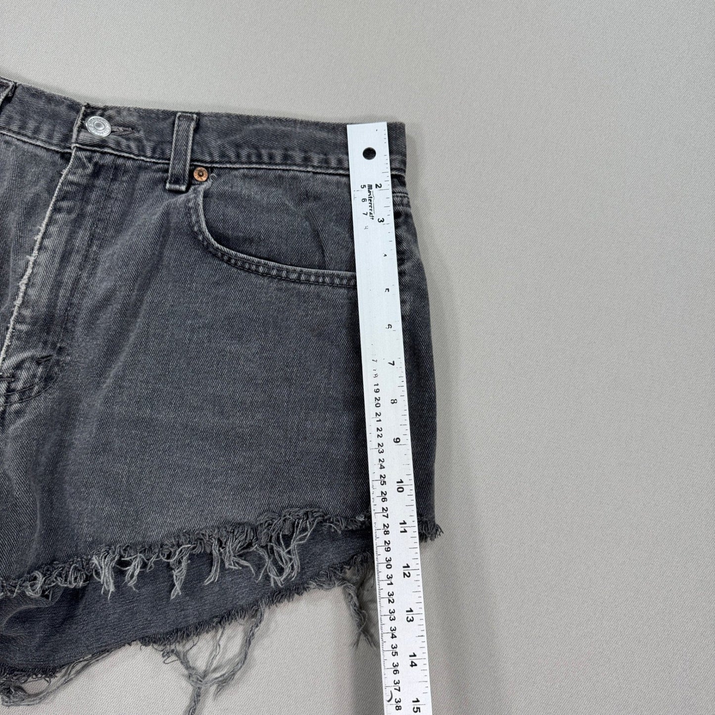 Vintage Levis Cut Off Shorts Sz 34 Fits 32 550 Distressed Faded Denim Womens