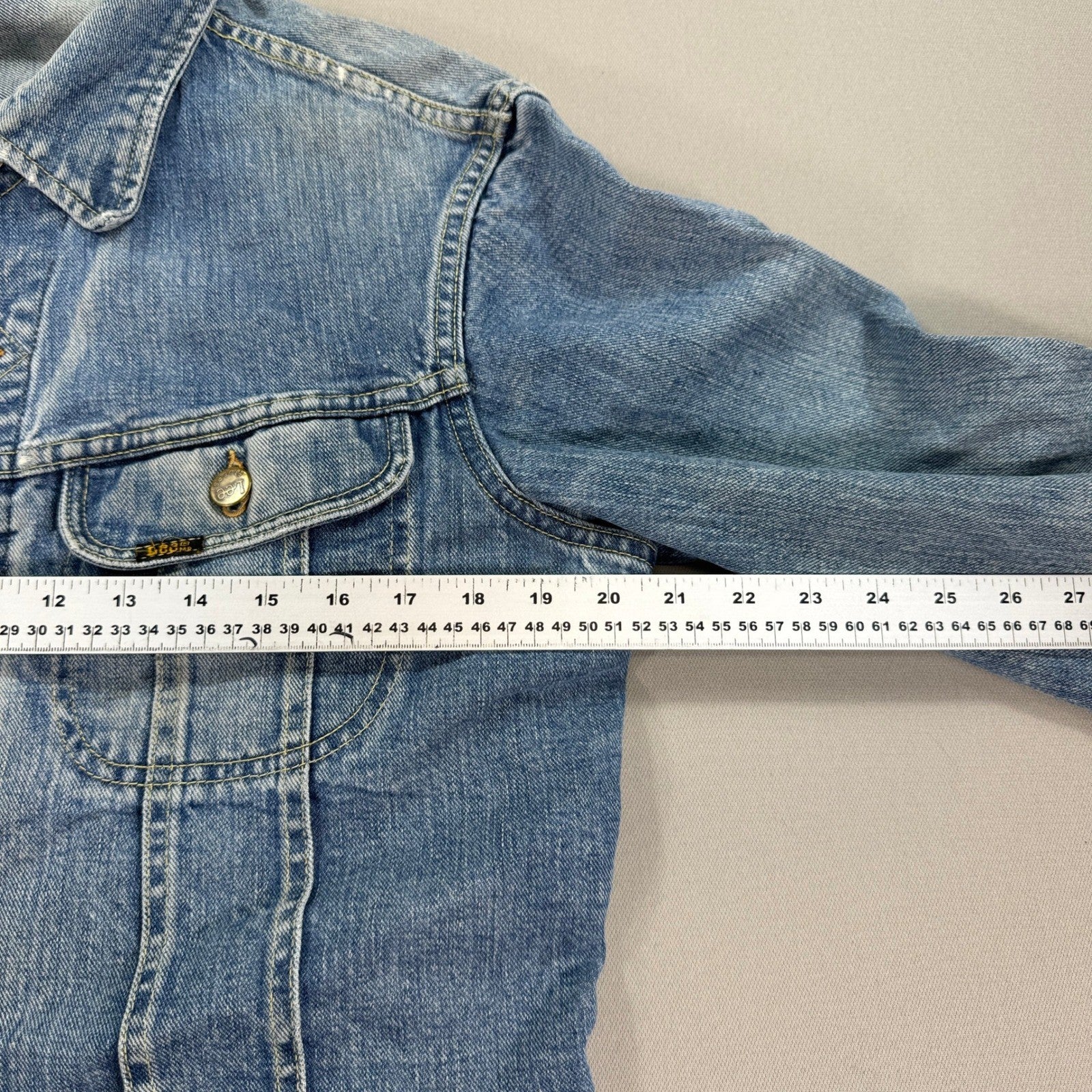 Vintage Lee Trucker Jean Jacket mens Large Blue Denim Stonewash USA Made