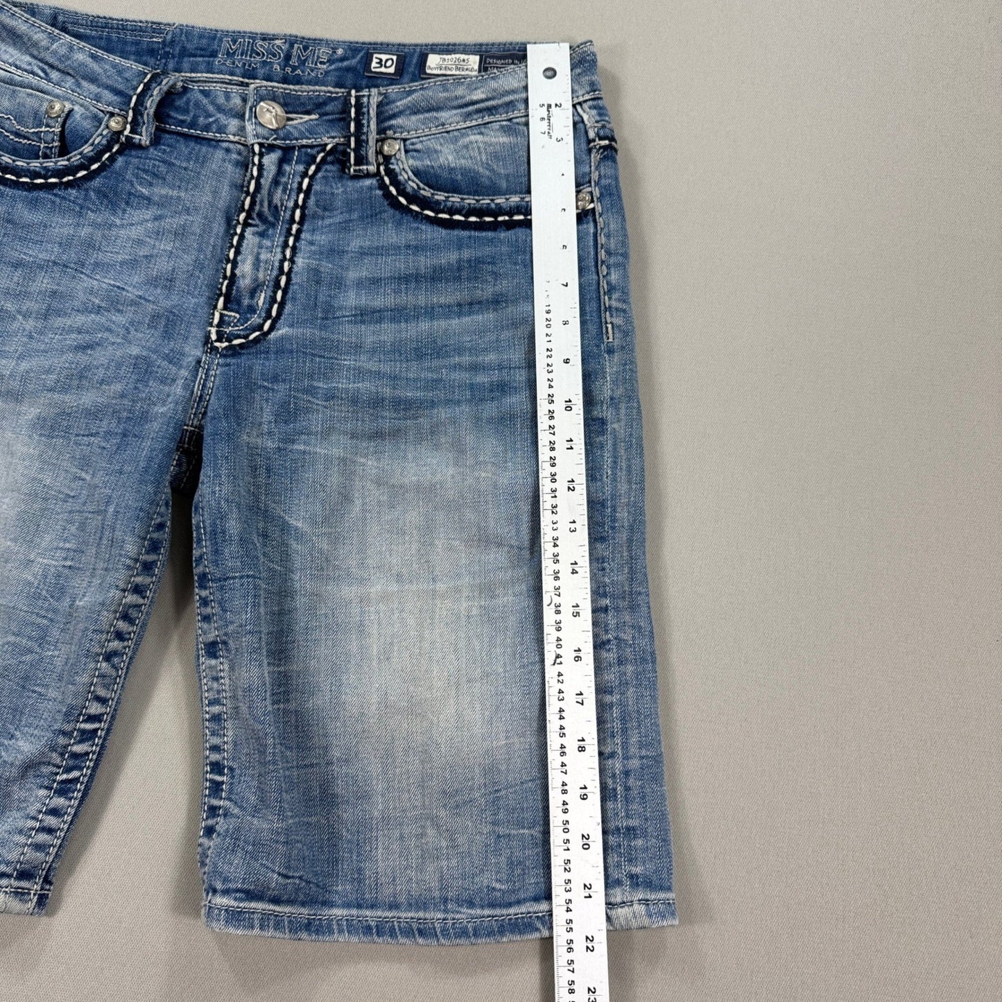 Miss Me Shorts Boyfriend Bermuda Denim Womens Size 30 Blue Embellished Pockets