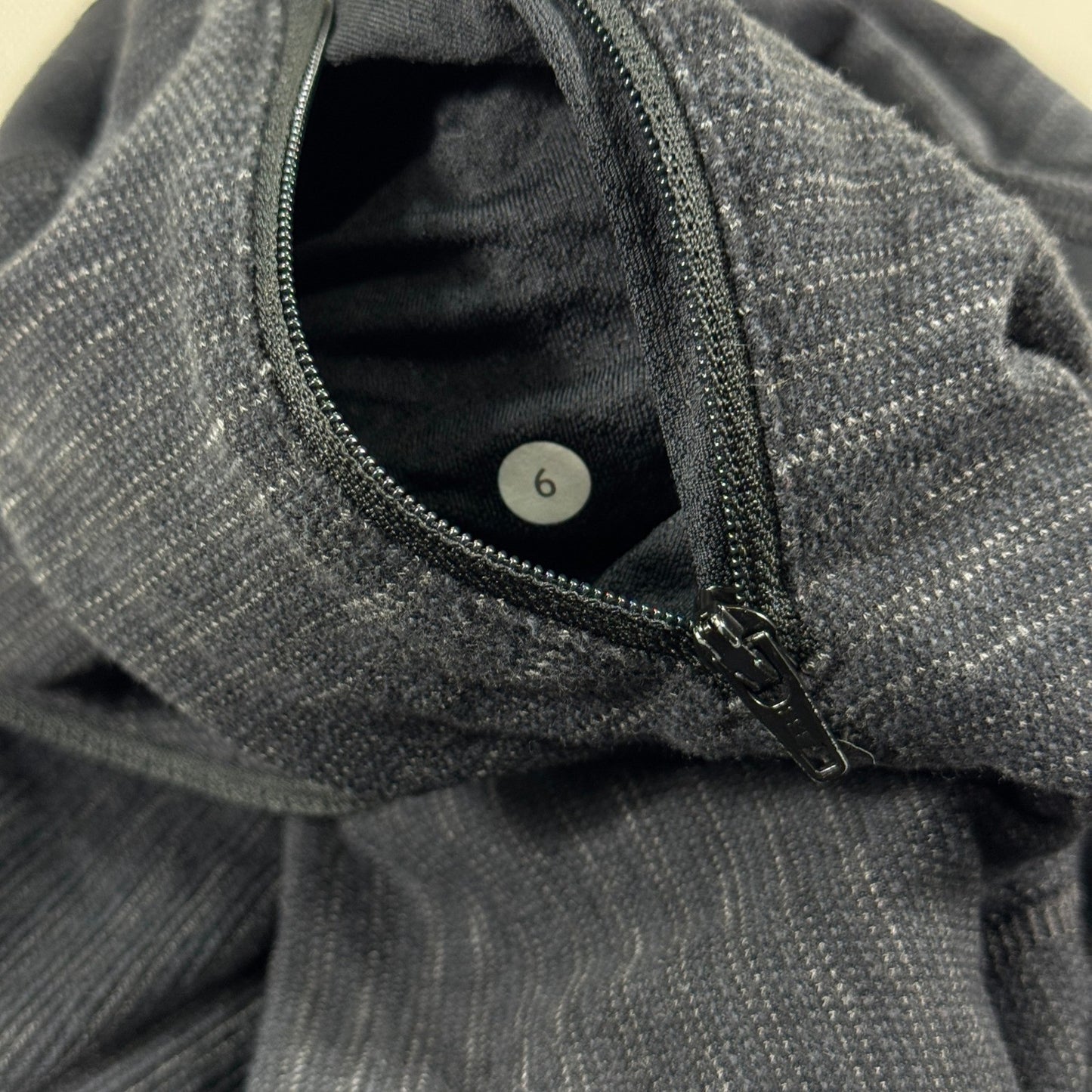 Lululemon Define Jacket Womens Size 6 Gray Black Thumbhole Full Zip Mock Neck