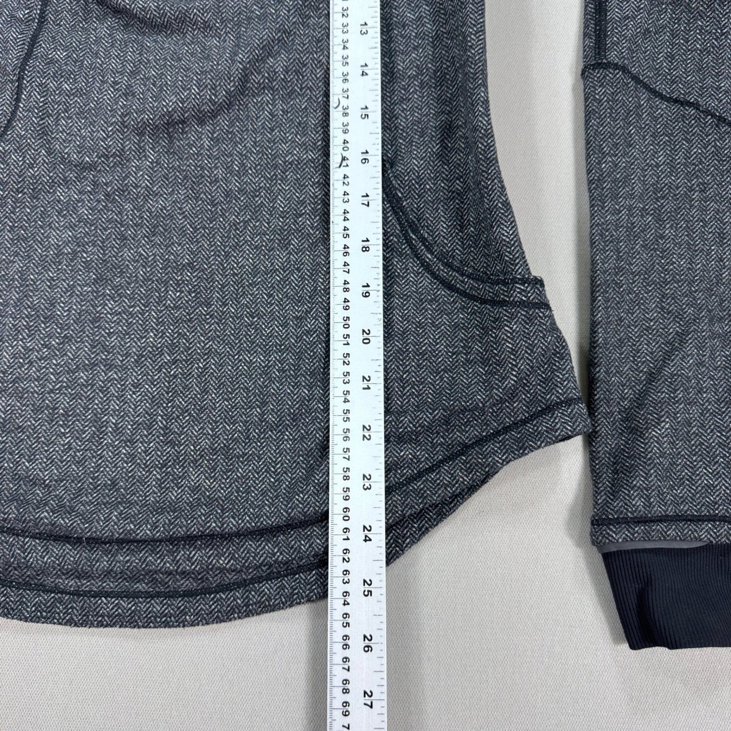 Lululemon Base Runner Jacket Womens Size 8 Gray Black Herringbone Zipped Pockets