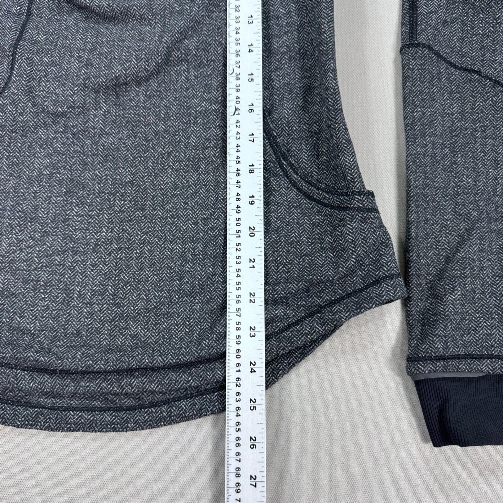 Lululemon Base Runner Jacket Womens Size 8 Gray Black Herringbone Zipped Pockets