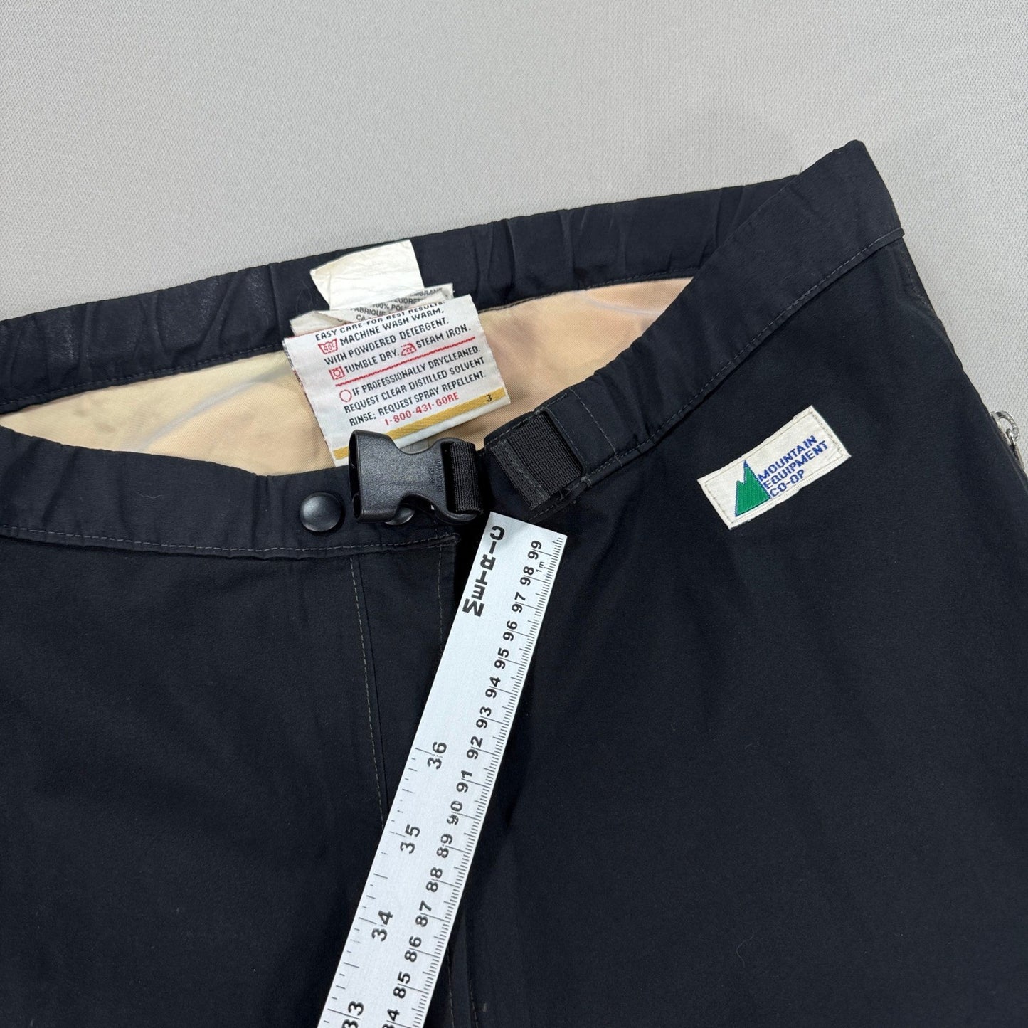 Mountain Equipment Co Gore Tex Pants Mens M Black Regular Fit Hiking Ski MEC