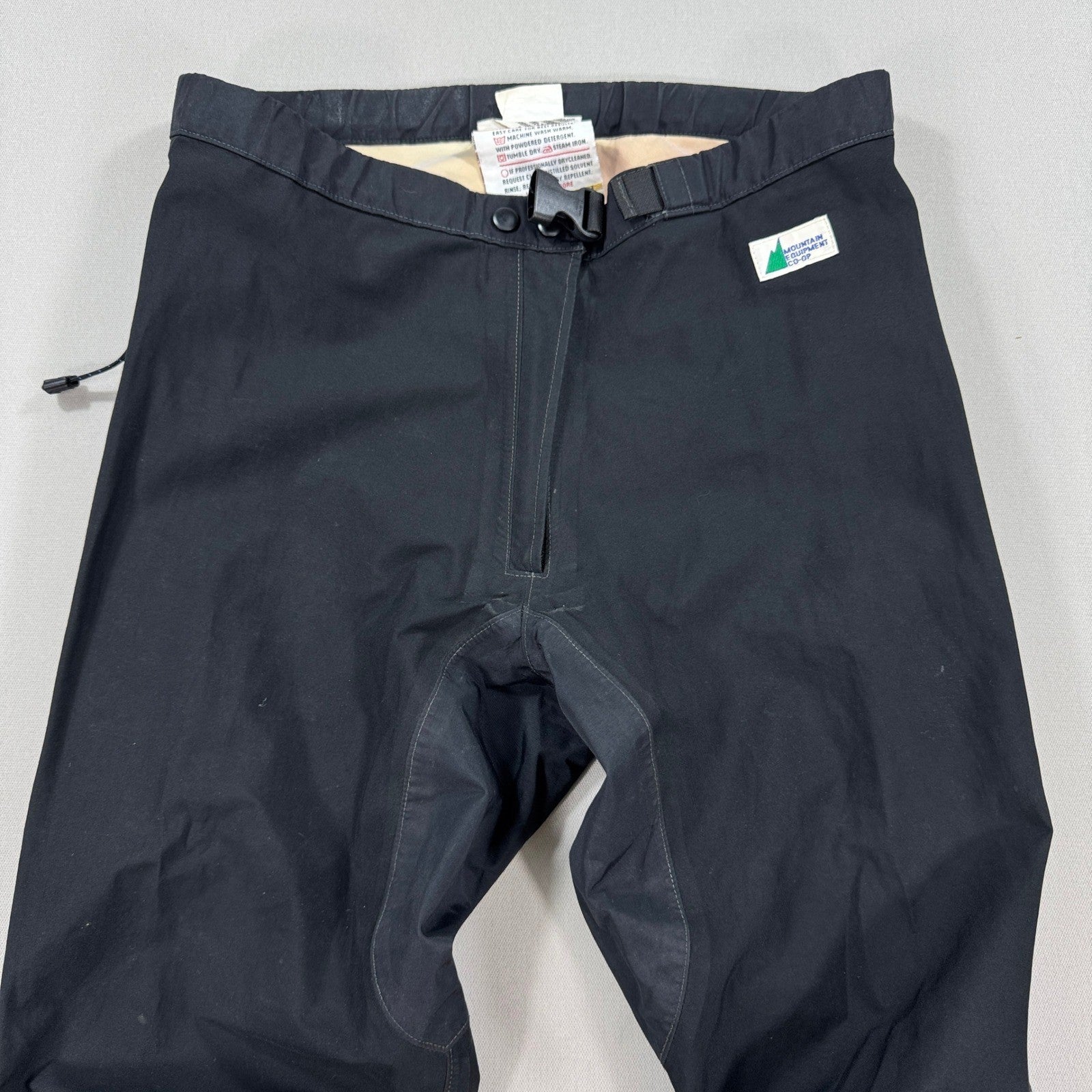 Mountain Equipment Co Gore Tex Pants Mens M Black Regular Fit Hiking Ski MEC