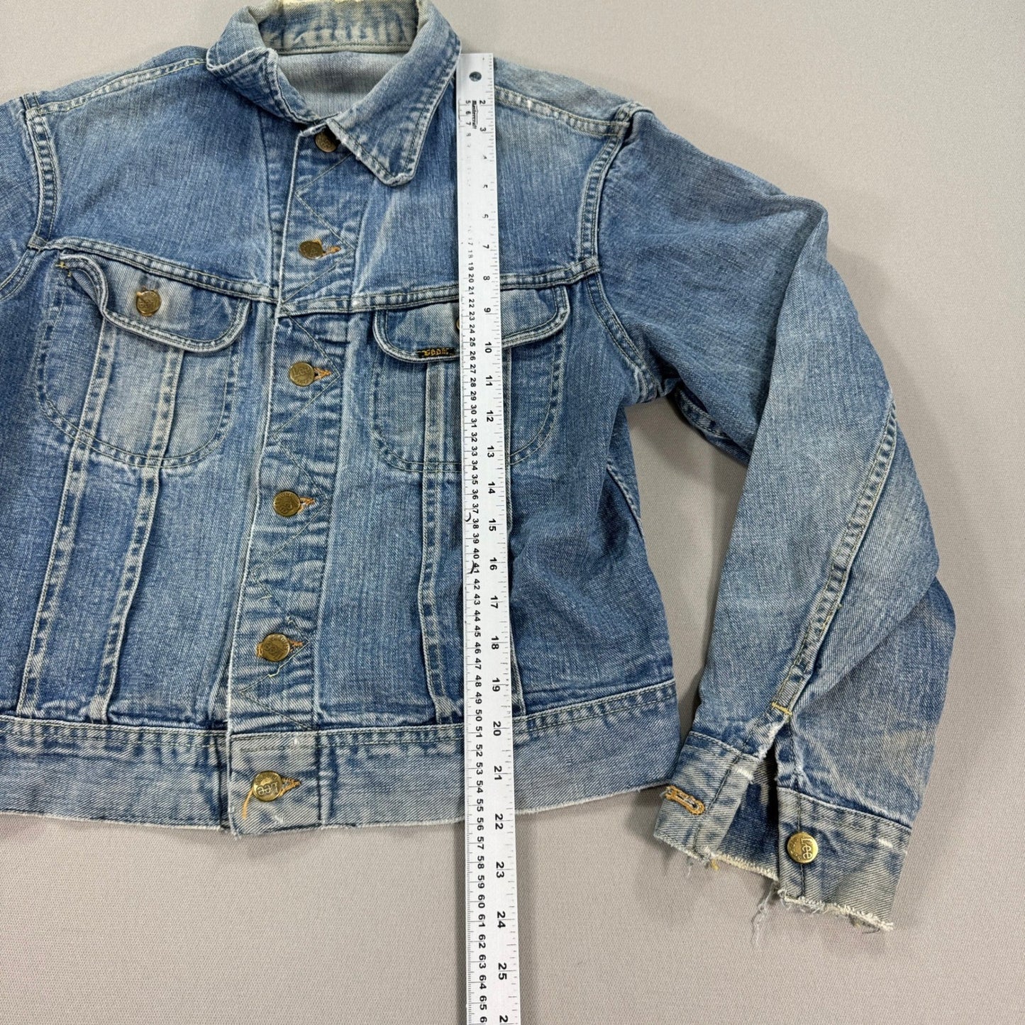 Vintage Lee Trucker Jean Jacket mens Large Blue Denim Stonewash USA Made