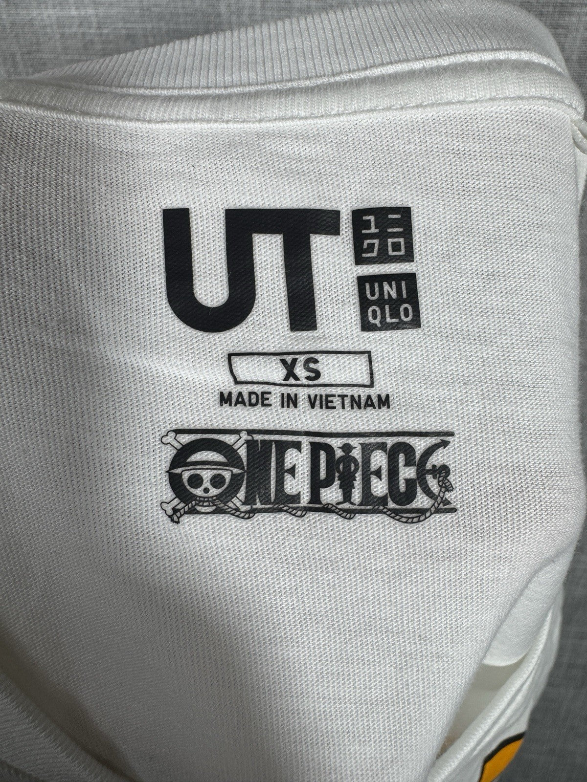 UT Uniqlo Mens T Shirt Black One Piece Graphic Short Sleeve Size  XS Cotton