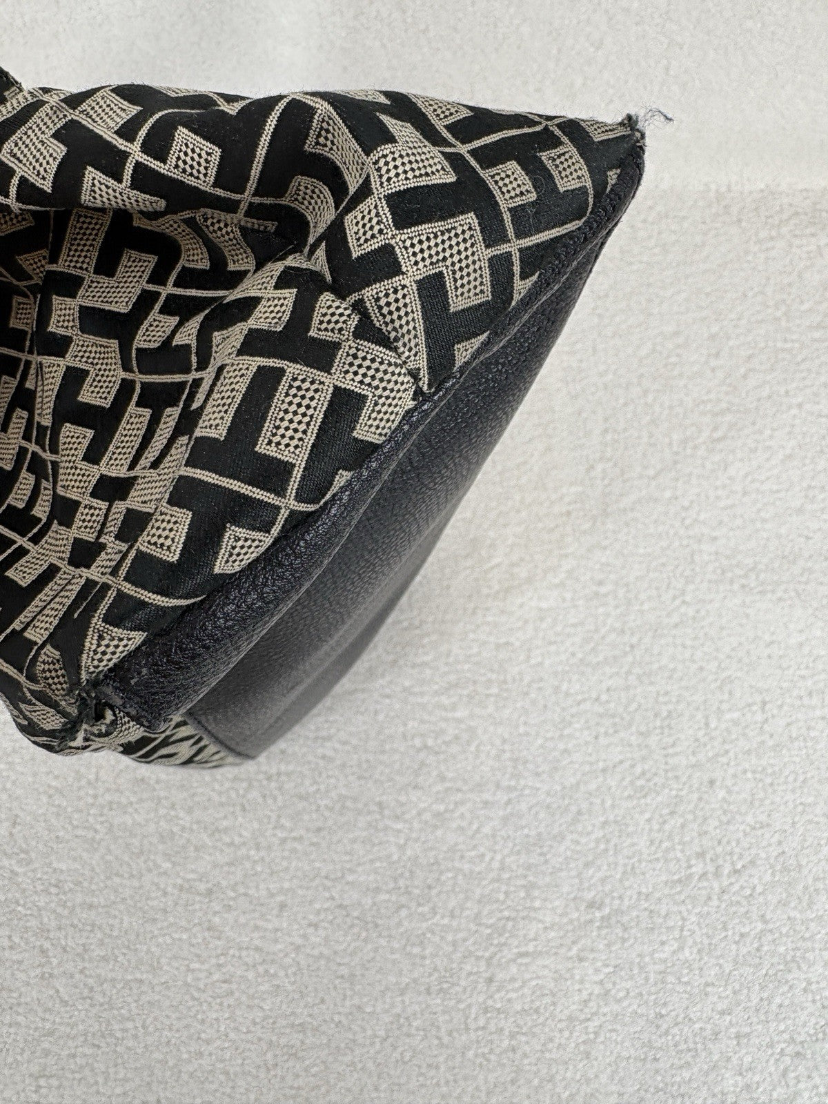 Tommy Hilfiger Mira Signature Logo Print Womens Shoulder Bag