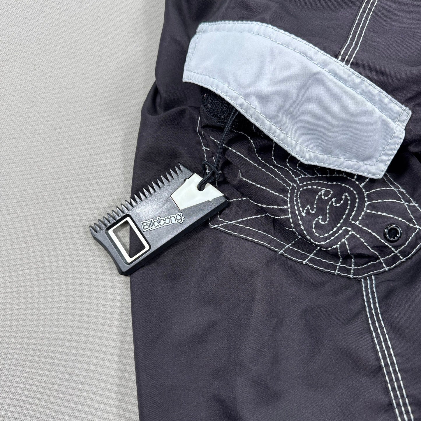 VTG Billabong Board Shorts Andy Irons Rising Sun mens Size 36 Black Gray Y2K