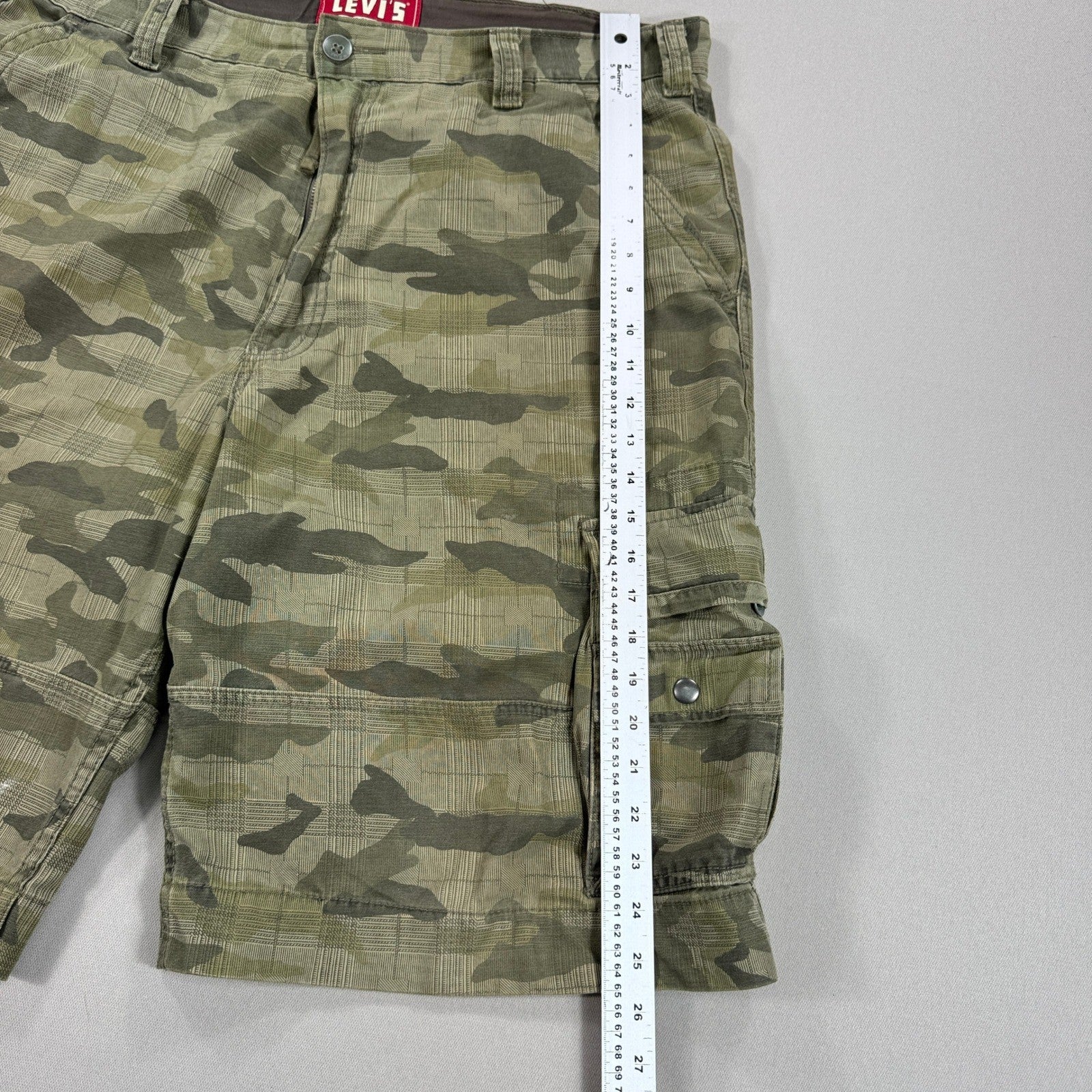 Levi's Originals Cargo Shorts Men's Size 38 Camo Green Red Tab Workwear Baggy