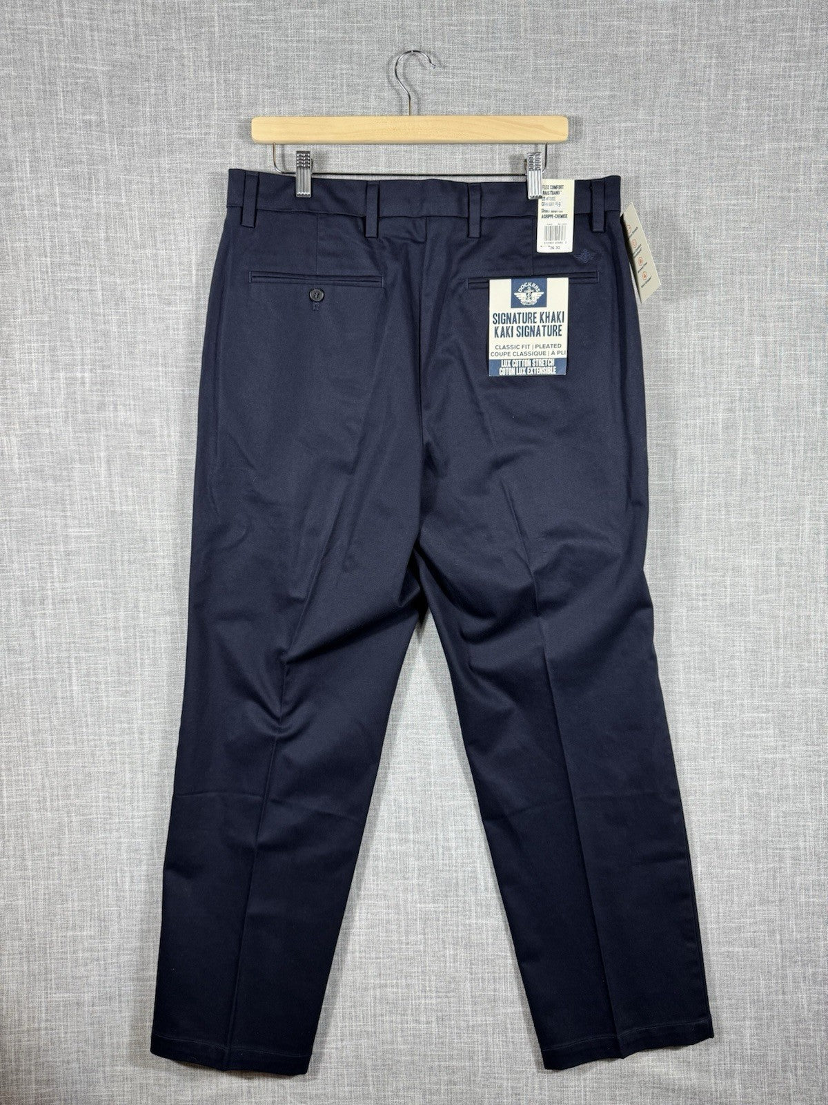Dockers mens Classic Fit Khaki Stretch Pants Navy Blue 36x30 Brand New
