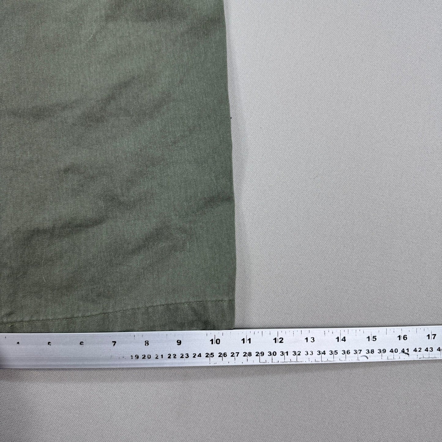 Aeropostale A87 Capri Pants Men's 34x32 Olive Green Cargo Pockets Wide Leg