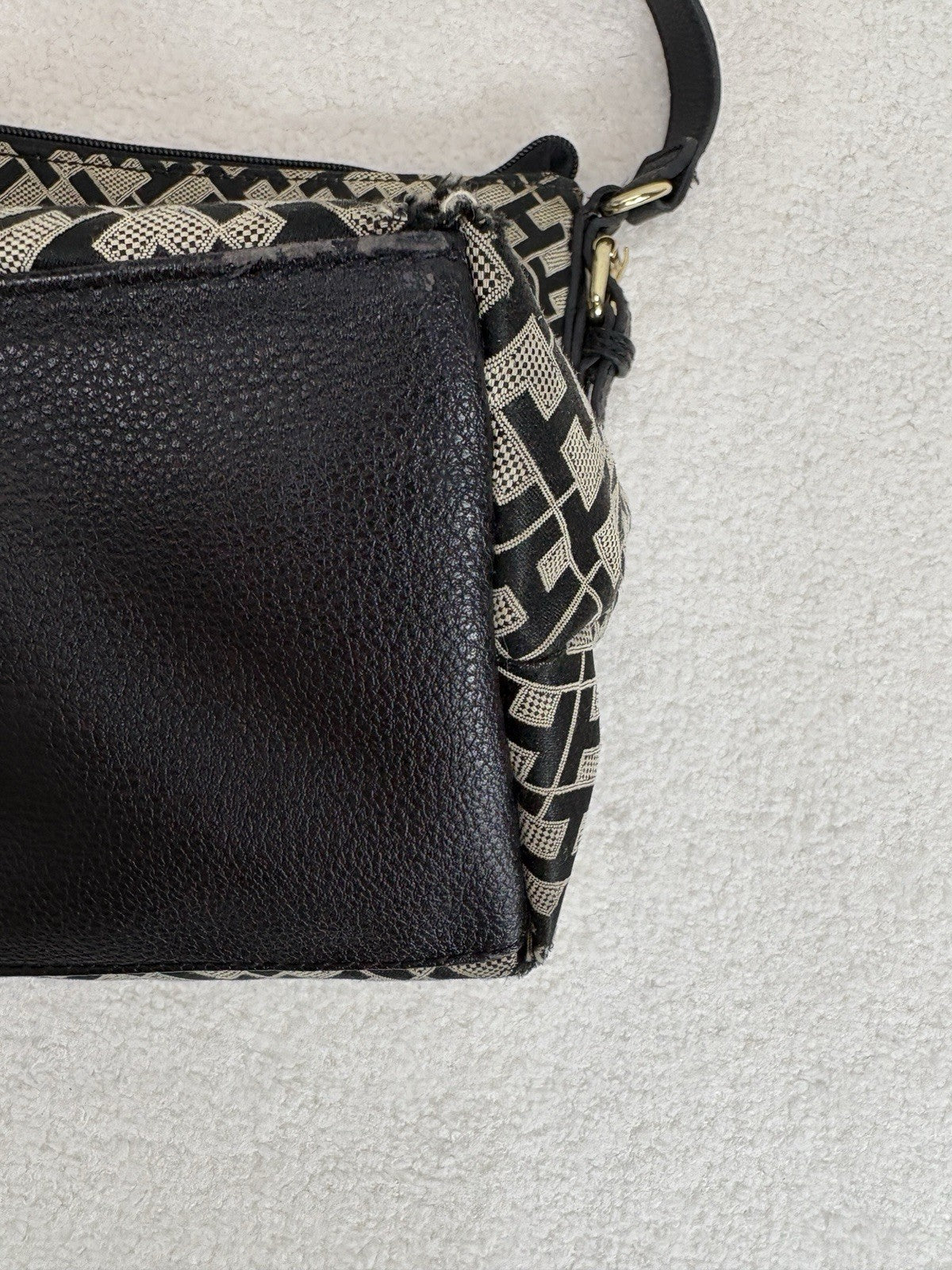 Tommy Hilfiger Mira Signature Logo Print Womens Shoulder Bag