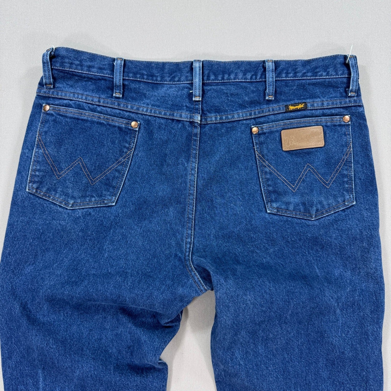 Wrangler 936PWD Jeans mens 38x30 Blue Denim Straight Leg Light Wash Regular Fit