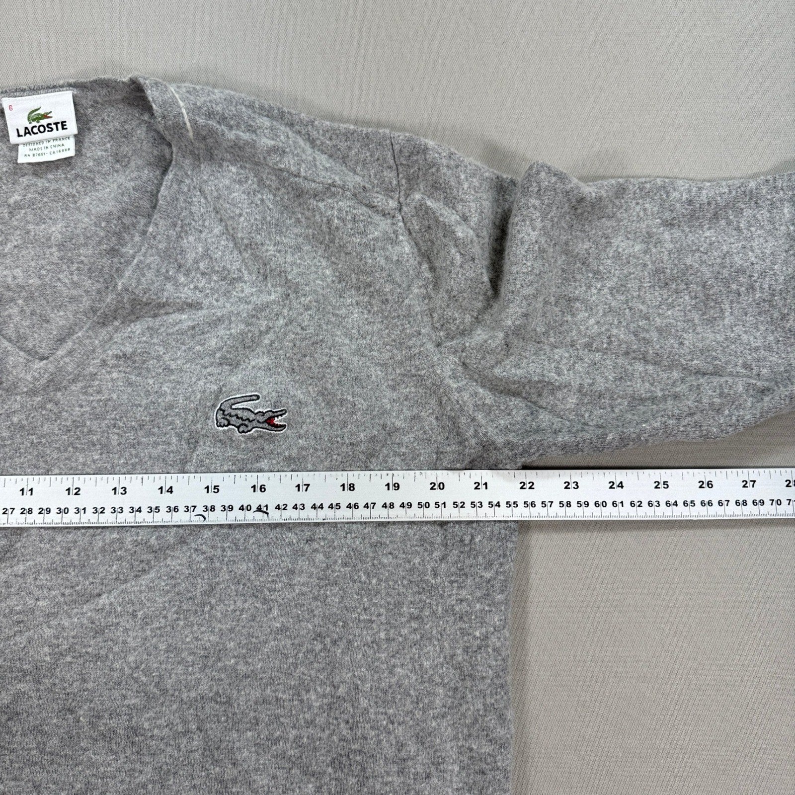 Lacoste V-Neck Sweater mens Size 6 Gray Wool Cashmere Blend Logo Pullover