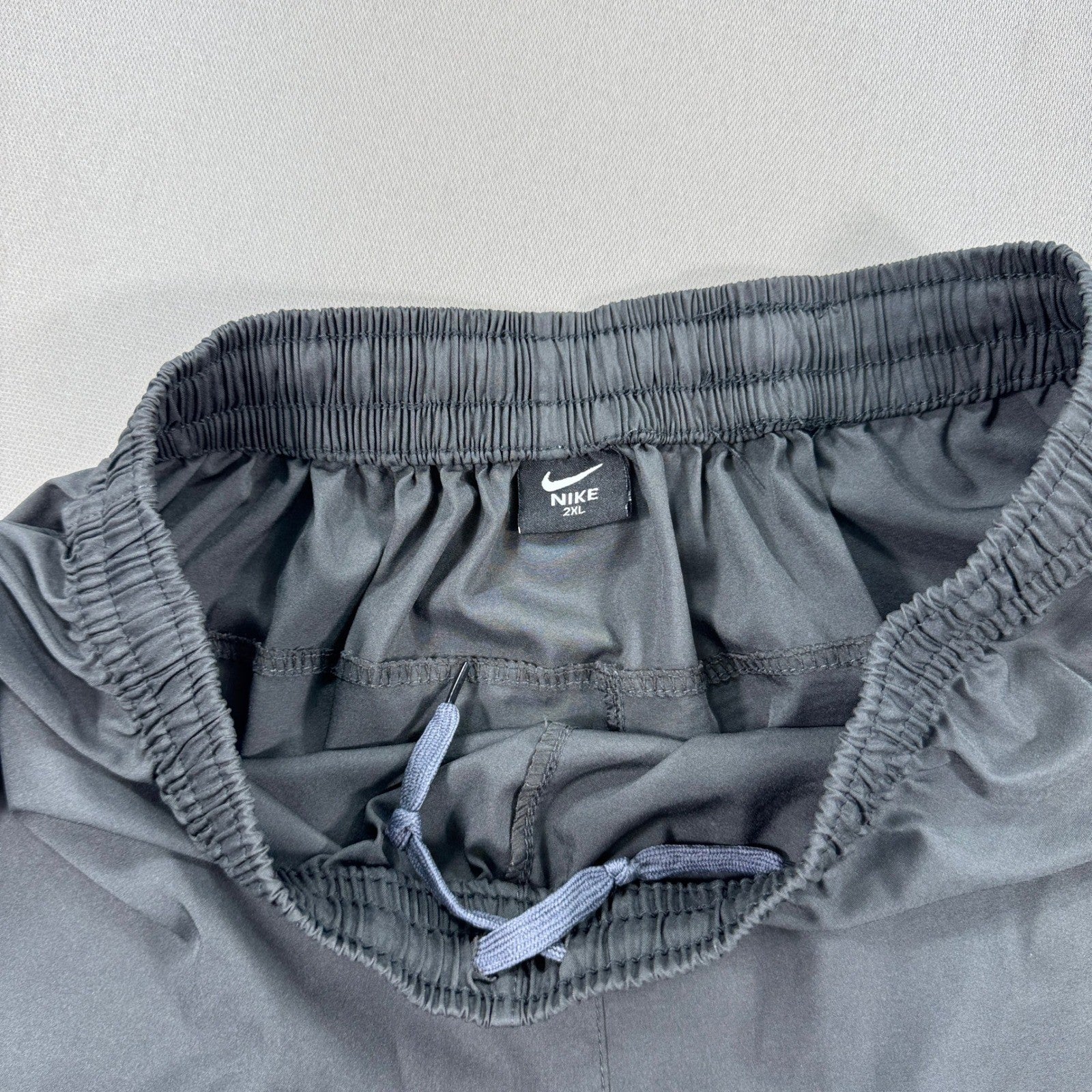 Nike Athletic Shorts Womens 2XL Gray Elastic Waist Drawstring Zip Pockets