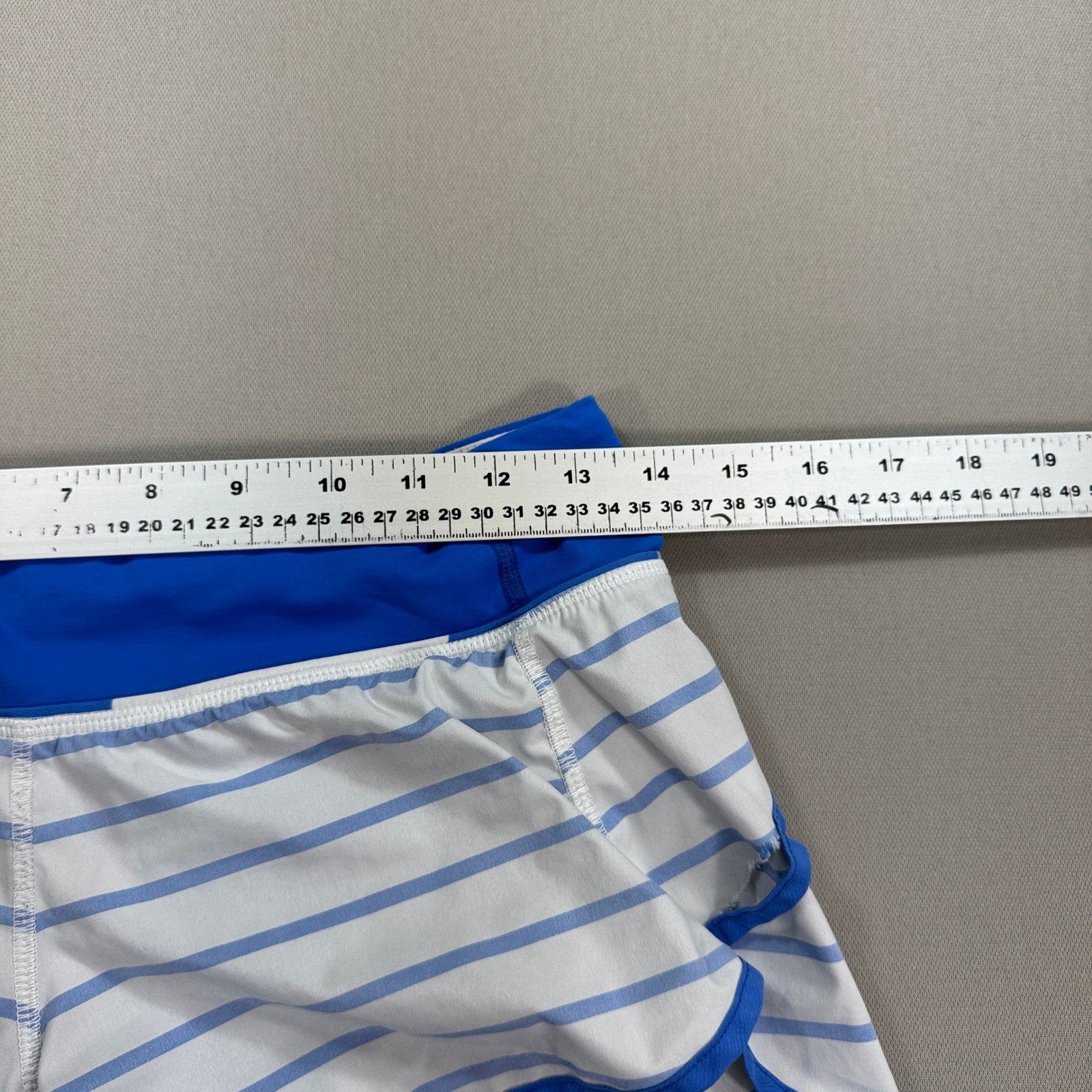 Lululemon Run Speed Shorts Stretch Womens Size 4 Blue White Striped