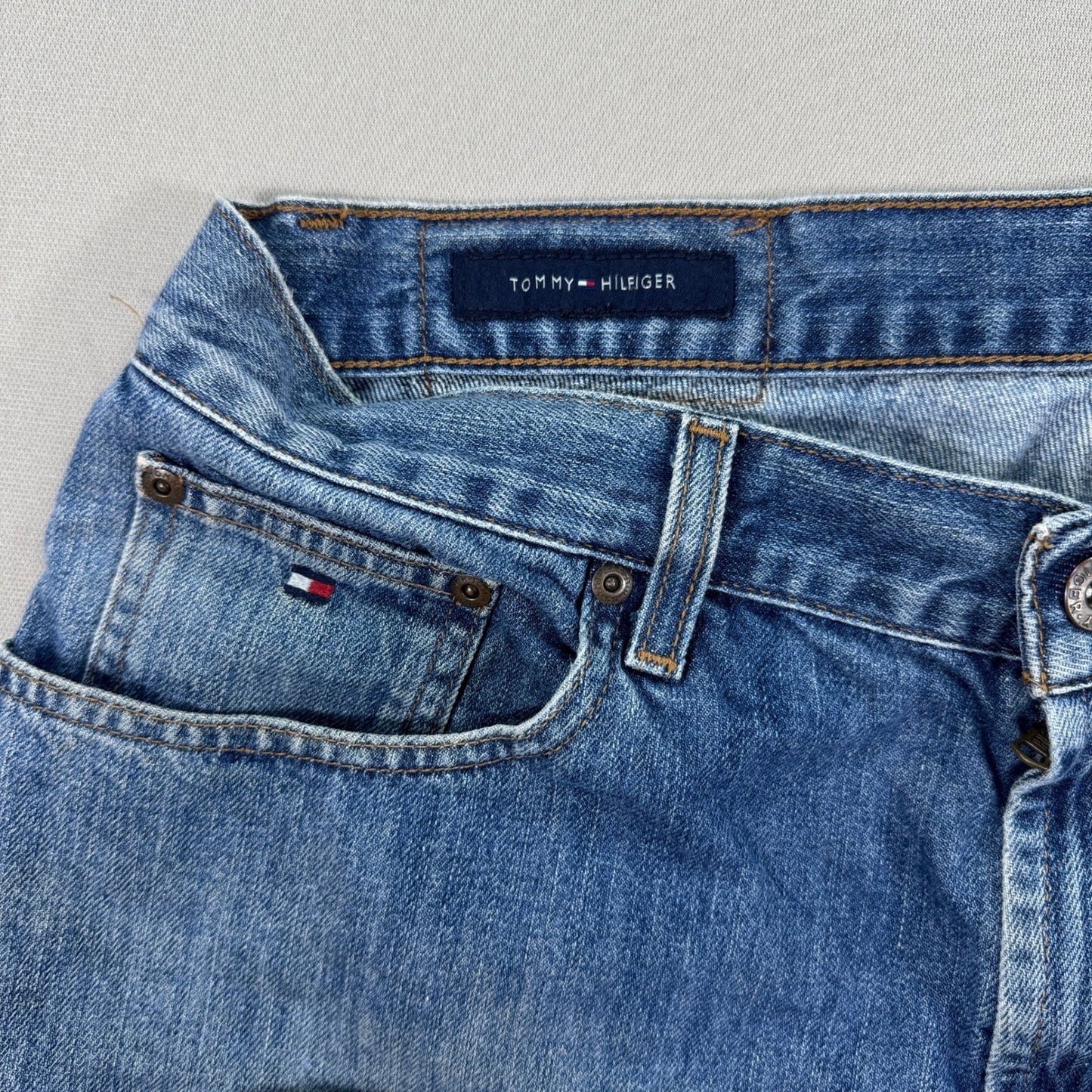 Tommy Hilfiger Jean Shorts mens Sz 33 Blue Denim Baggy Relaxed Fit Pockets Y2K