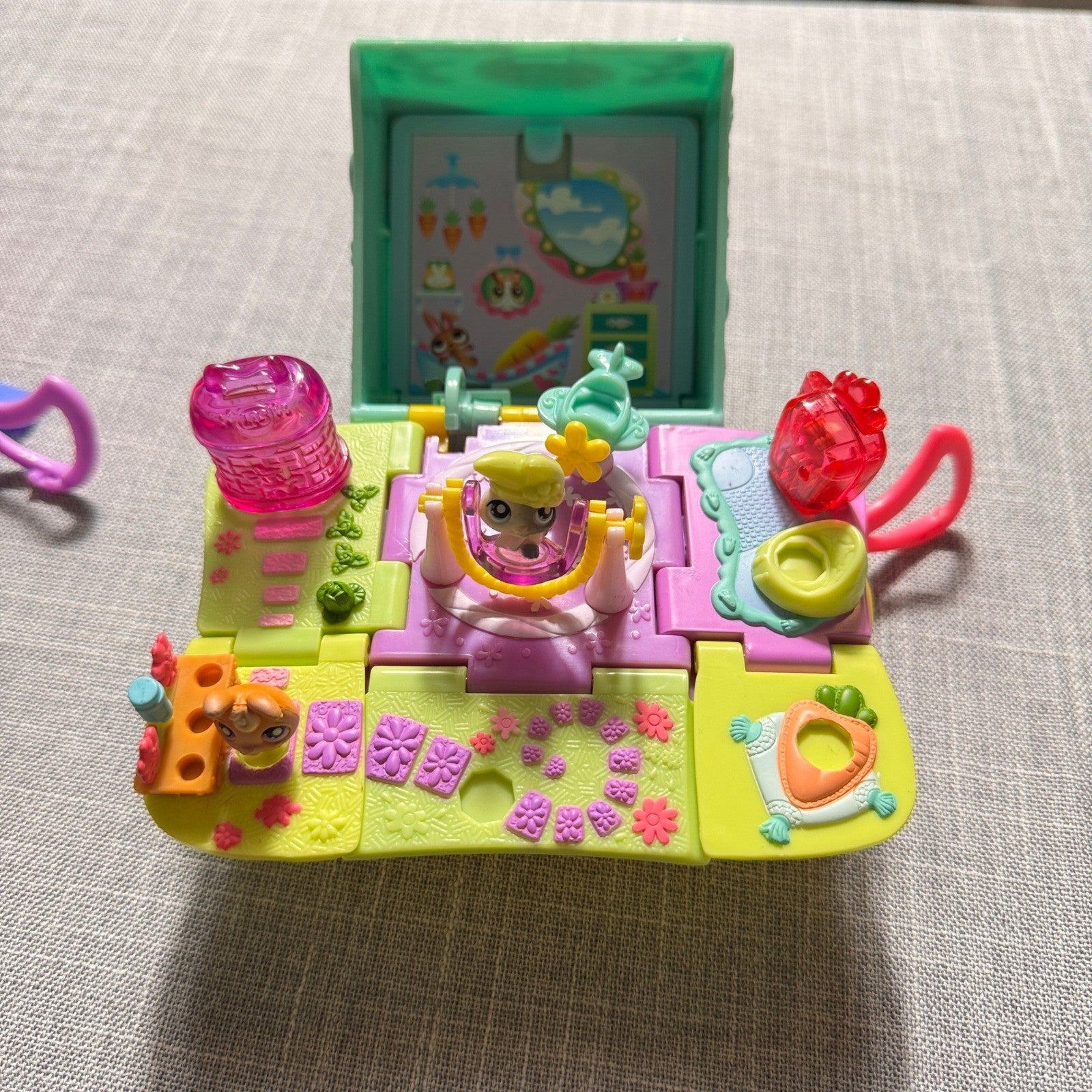 2 PCS Littlest Pet Shop LPS Teeniest Tiniest Mini Pop-Up Bunny Playset 2 Bunnies