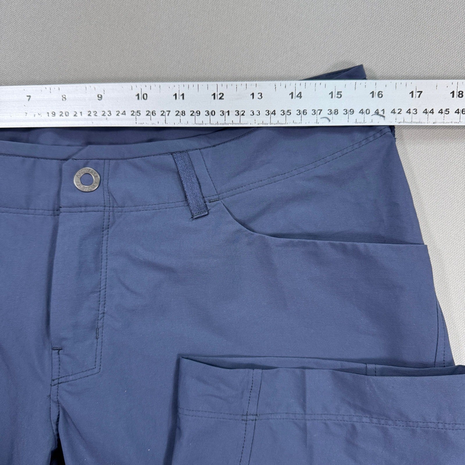 Arc'teryx Gamma Capri Pants Womens Size 8 Navy Blue Lightweight Straight Leg