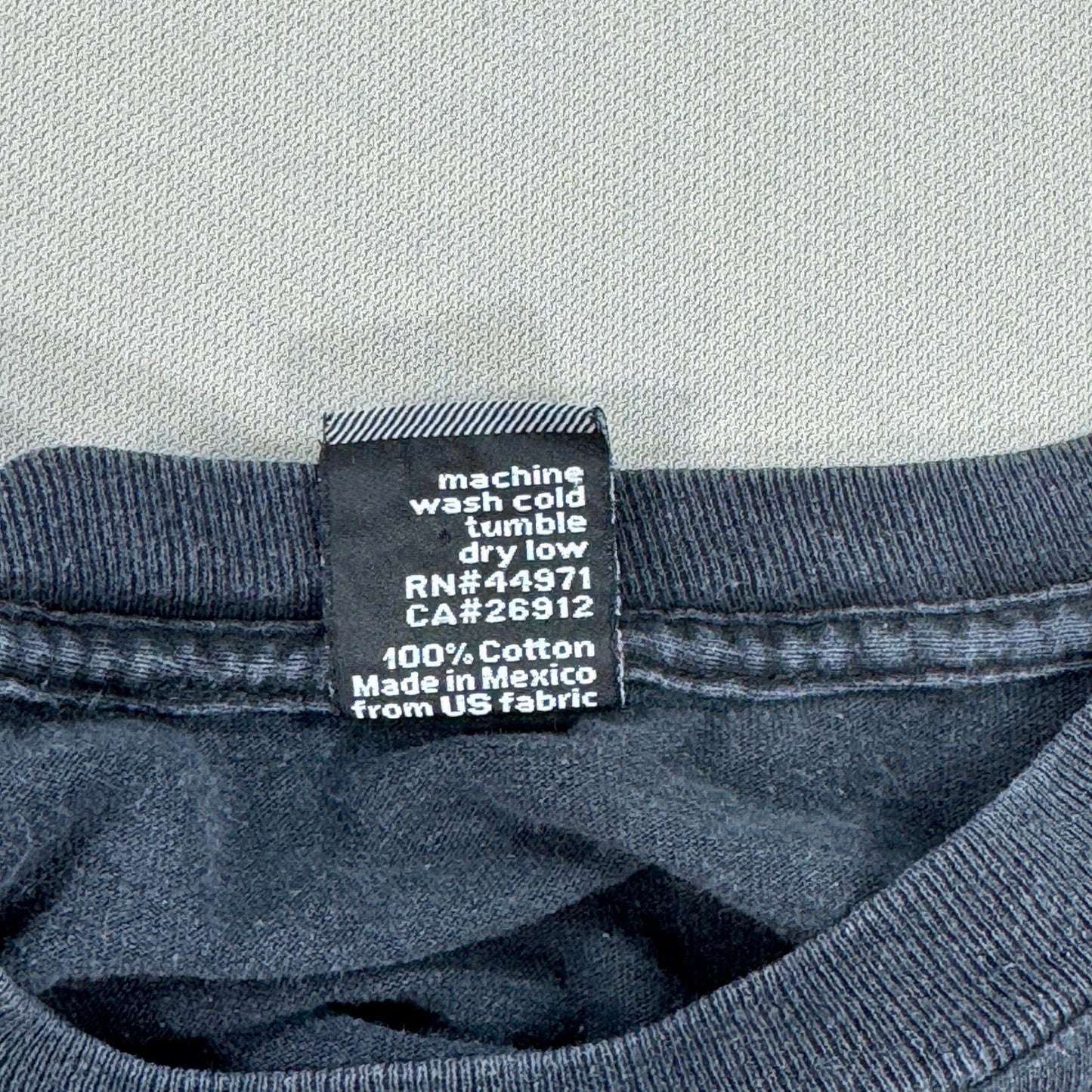 VTG 2000's Famous Stars and Straps Giant Logo Print Tee Faded Y2K Travis Barker