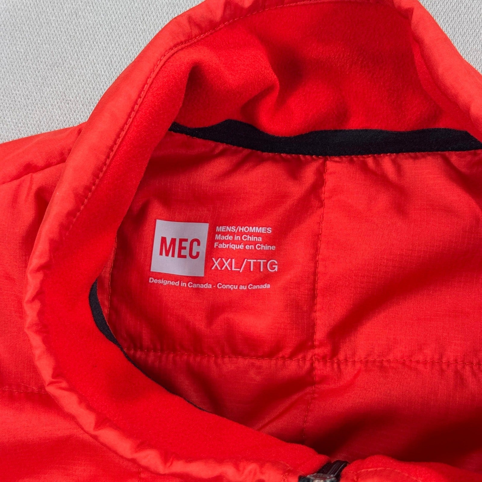 MEC Kingslet Puffer Vest Mens 2XL Orange Quilted Full Zip Insulated Outdoor