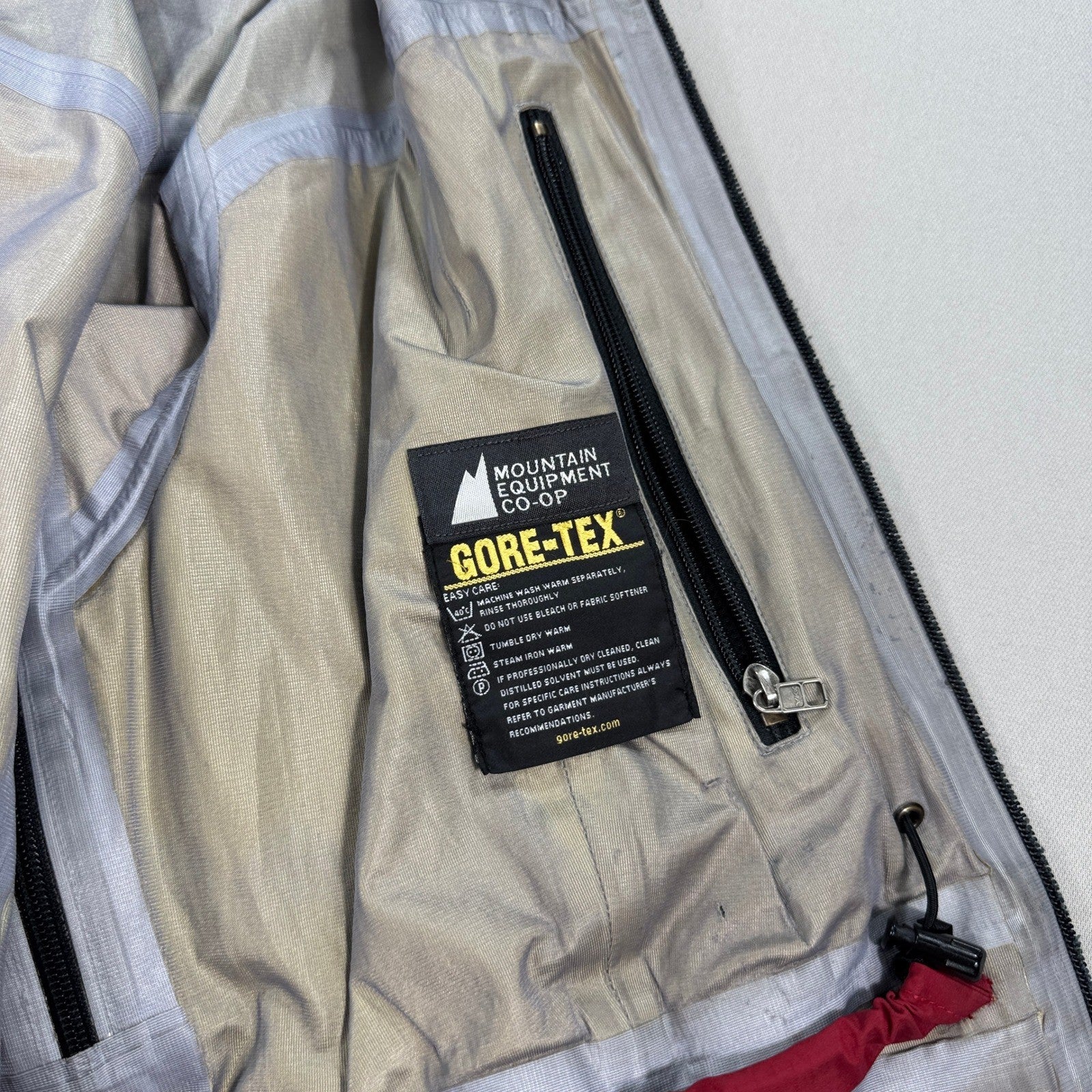 Vintage MEC Mountain Equipment Jacket Gore Tex Hooded Zip Pockets mens 2XL Red