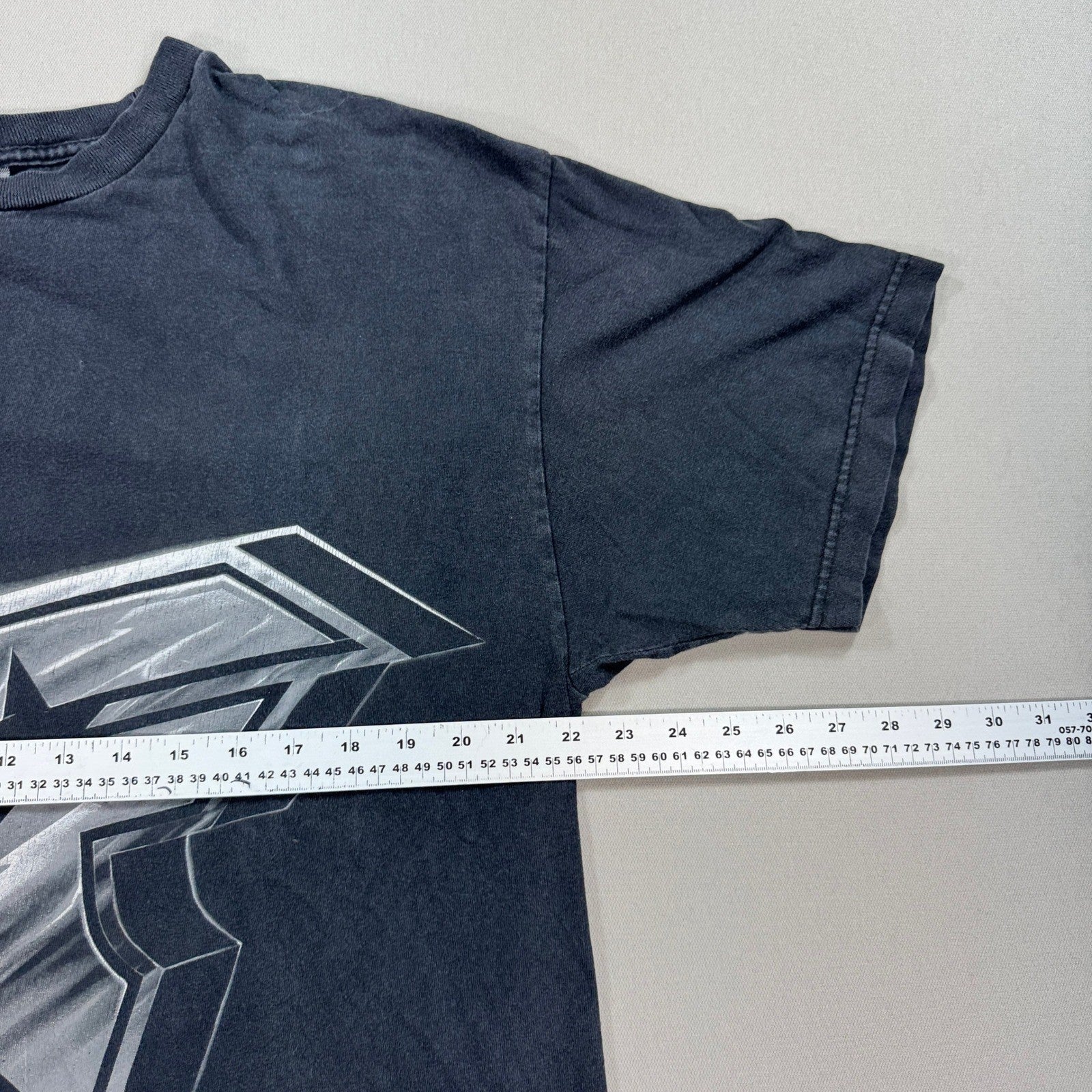 VTG 2000's Famous Stars and Straps Giant Logo Print Tee Faded Y2K Travis Barker