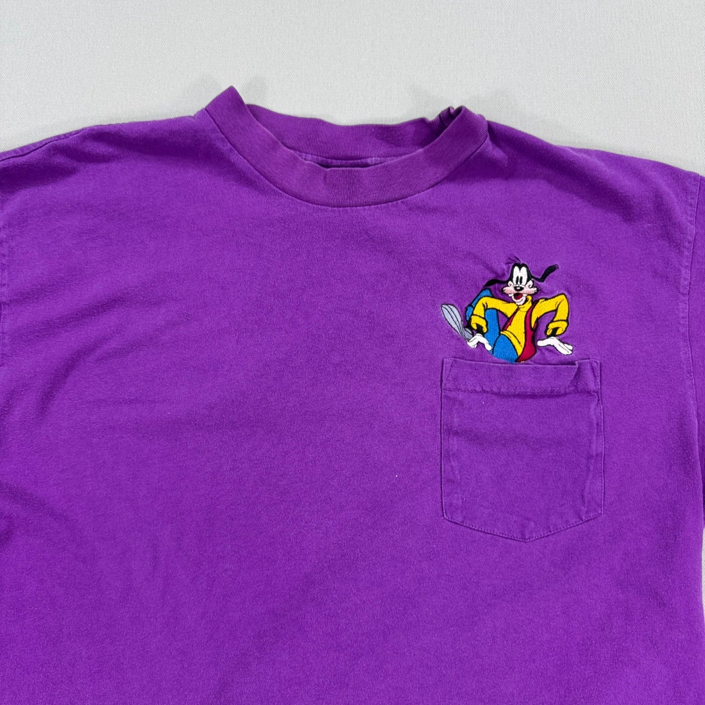 Vintage Walt Disney Goofy T-Shirt mens L/XL Purple Crewneck Pockets Embroidered