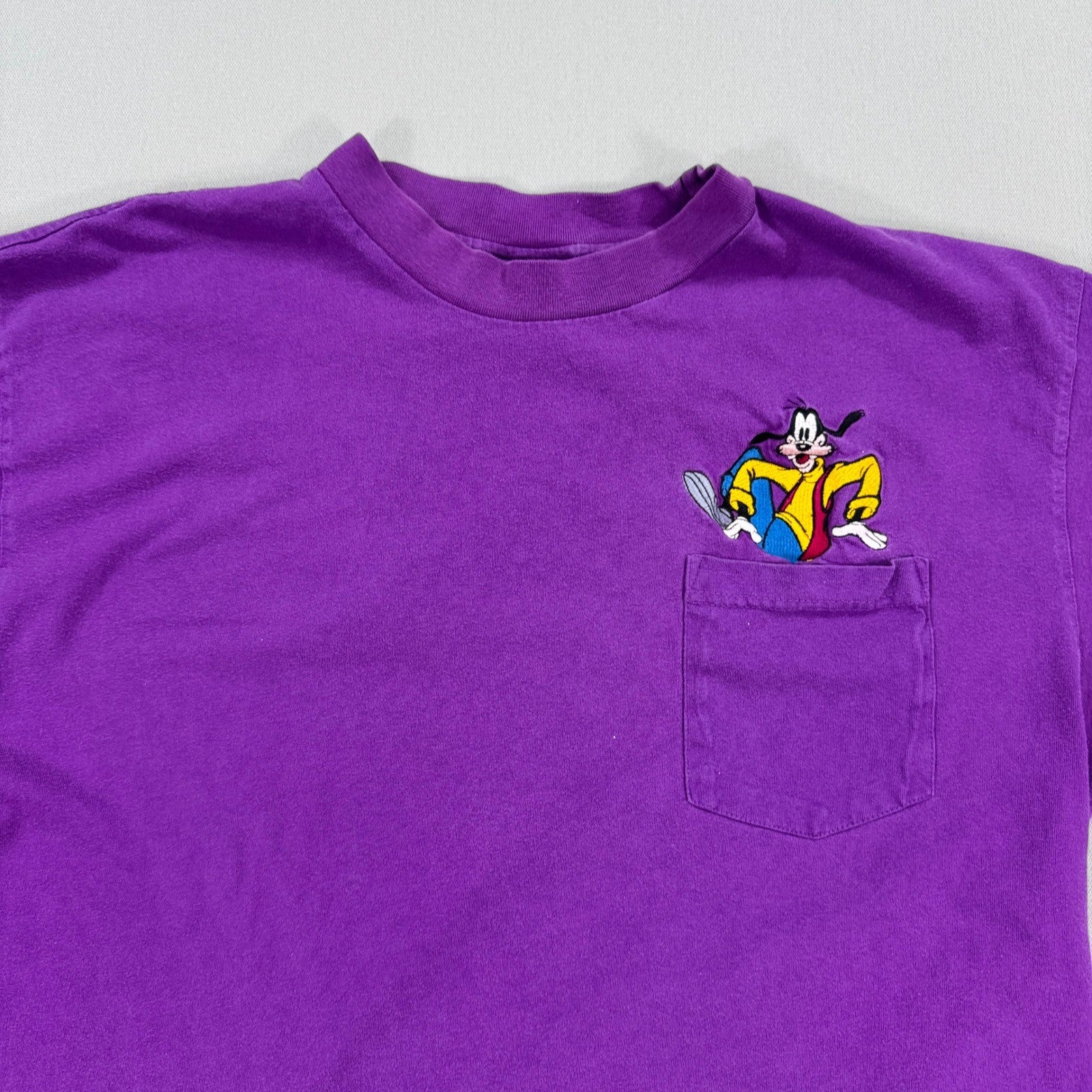 Vintage Walt Disney Goofy T-Shirt mens L/XL Purple Crewneck Pockets Embroidered