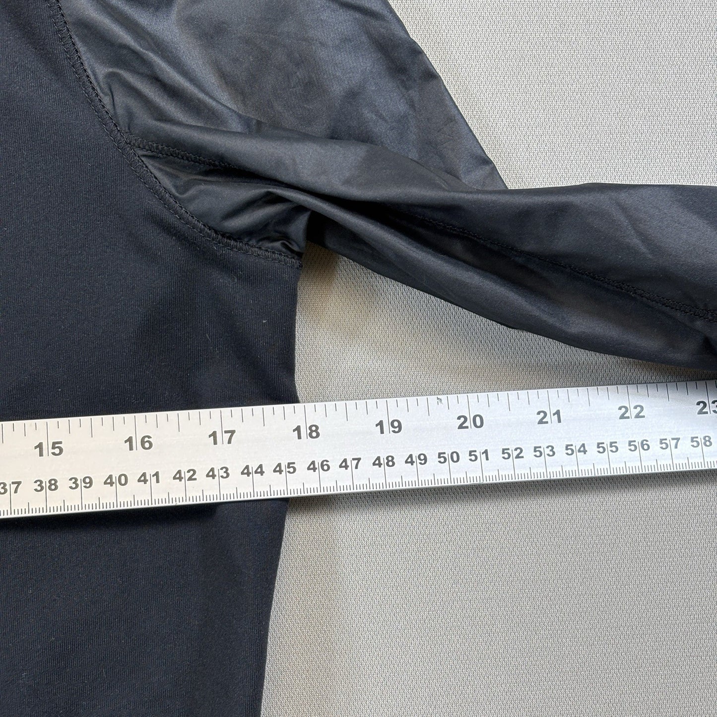 Under Armour Womens Medium  Black Full Zip Jacket Activewear Fitted