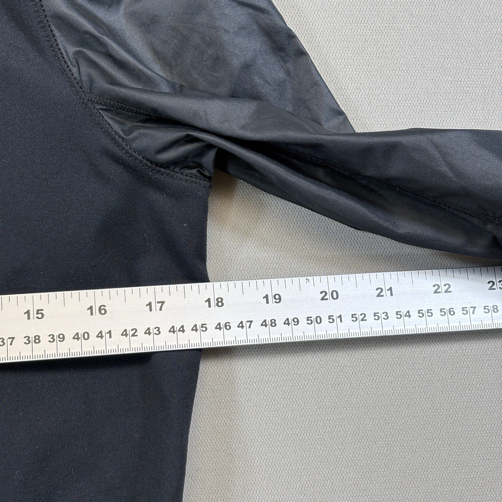 Under Armour Womens Medium  Black Full Zip Jacket Activewear Fitted