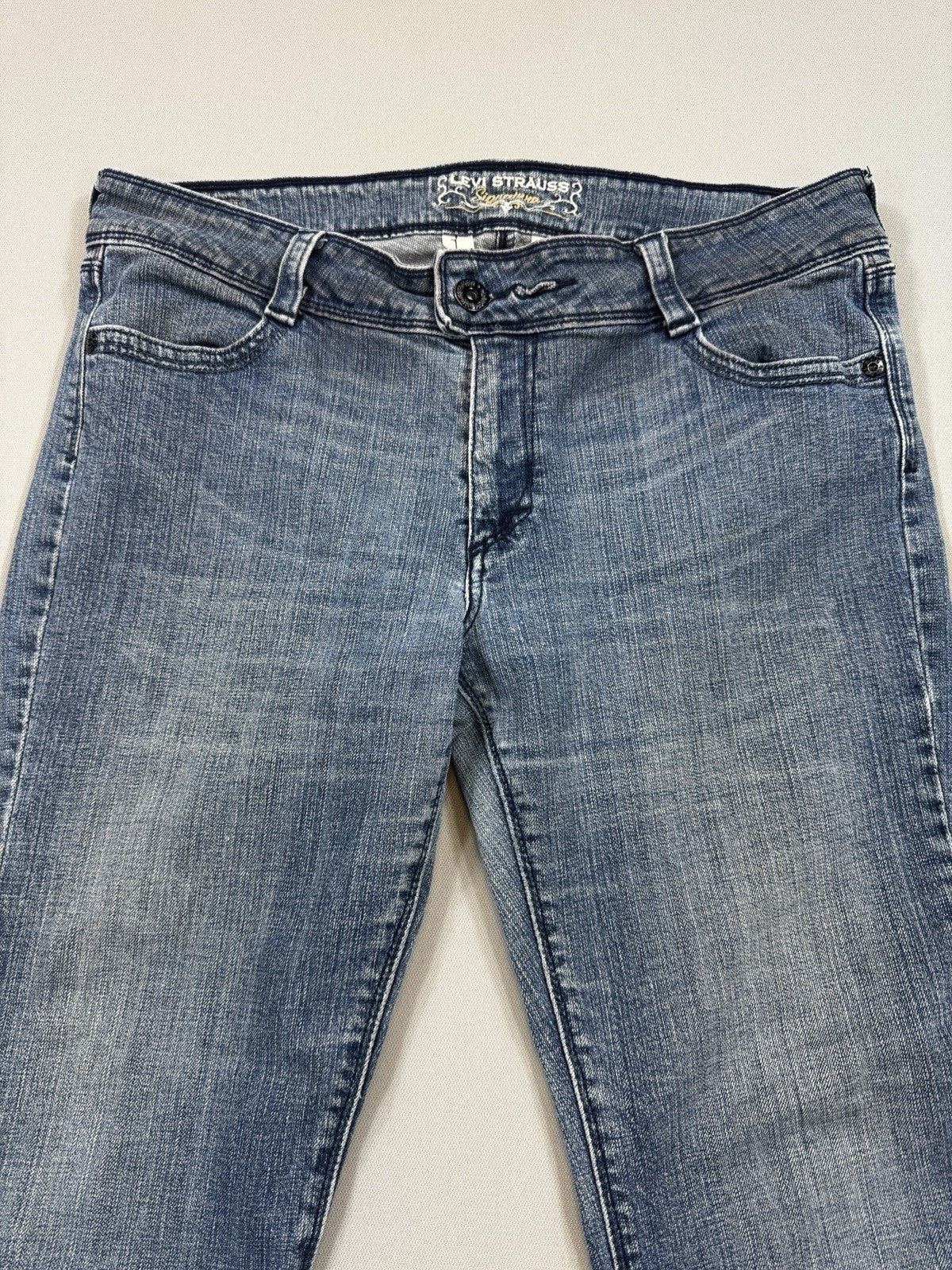 Levi's Signature Bootcut Jeans Womens Size 14 Blue Denim Medium Wash Low Rise