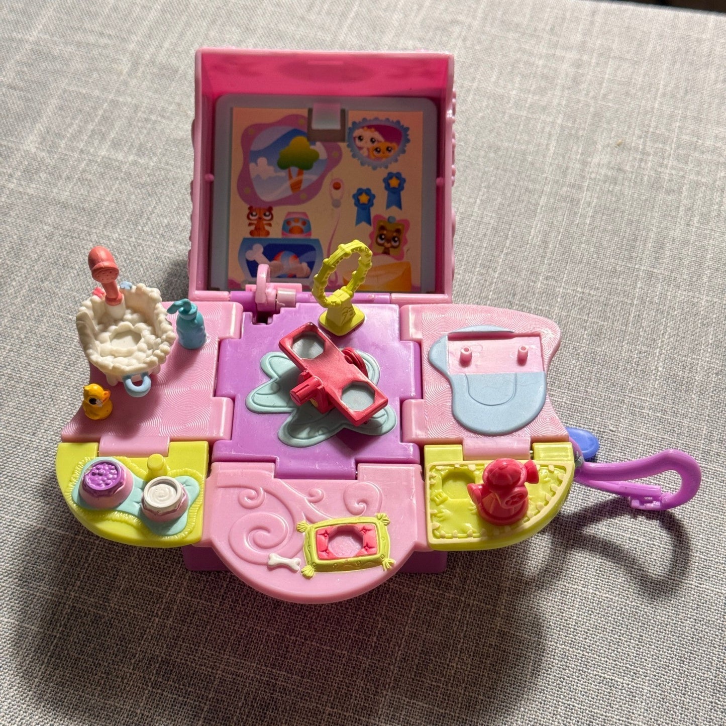 2 PCS Littlest Pet Shop LPS Teeniest Tiniest Mini Pop-Up Bunny Playset 2 Bunnies