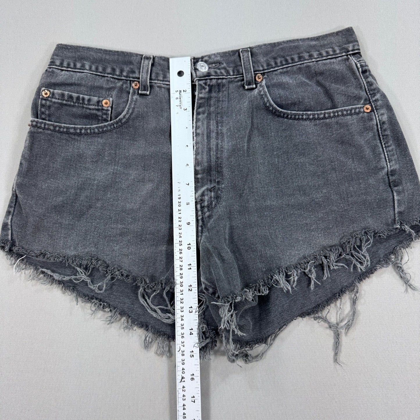 Vintage Levis Cut Off Shorts Sz 34 Fits 32 550 Distressed Faded Denim Womens