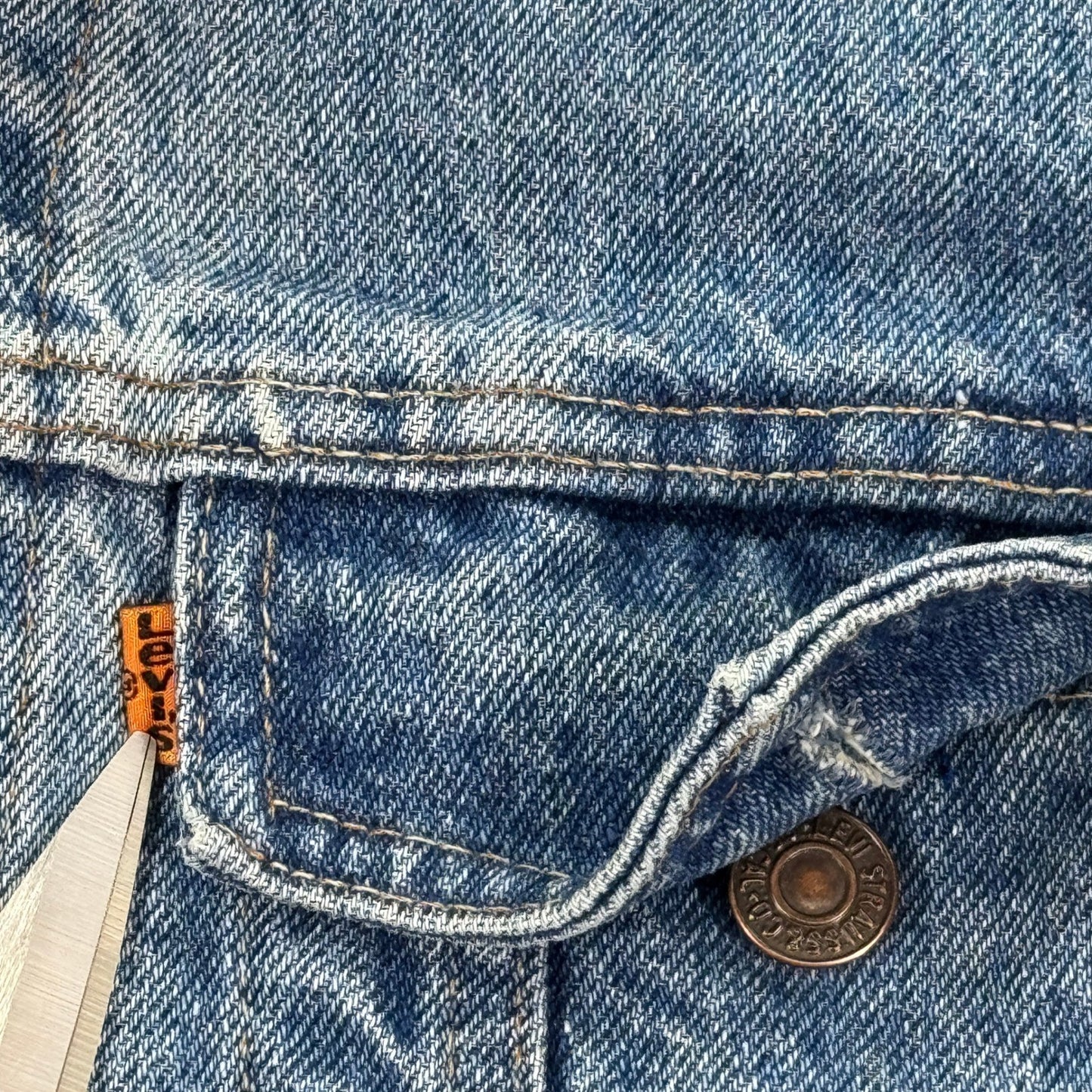 Vintage Levi's 75505-0212 Denim Jacket mens Sz 40 Blue Orange Tab Canada Made