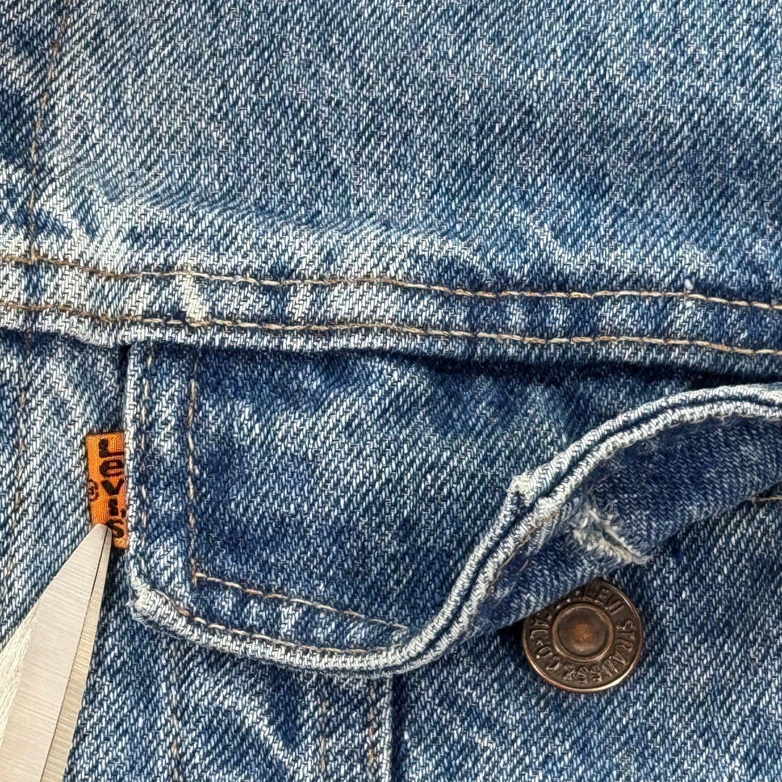 Vintage Levi's 75505-0212 Denim Jacket mens Sz 40 Blue Orange Tab Canada Made