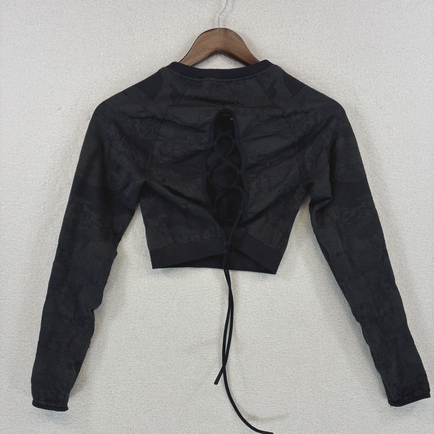 Gym Shark Adapt Camo Long Sleeve Cropped Top  Lace Back Gray Womens Medium