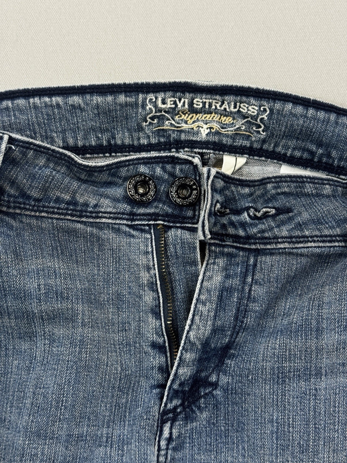 Levi's Signature Bootcut Jeans Womens Size 14 Blue Denim Medium Wash Low Rise