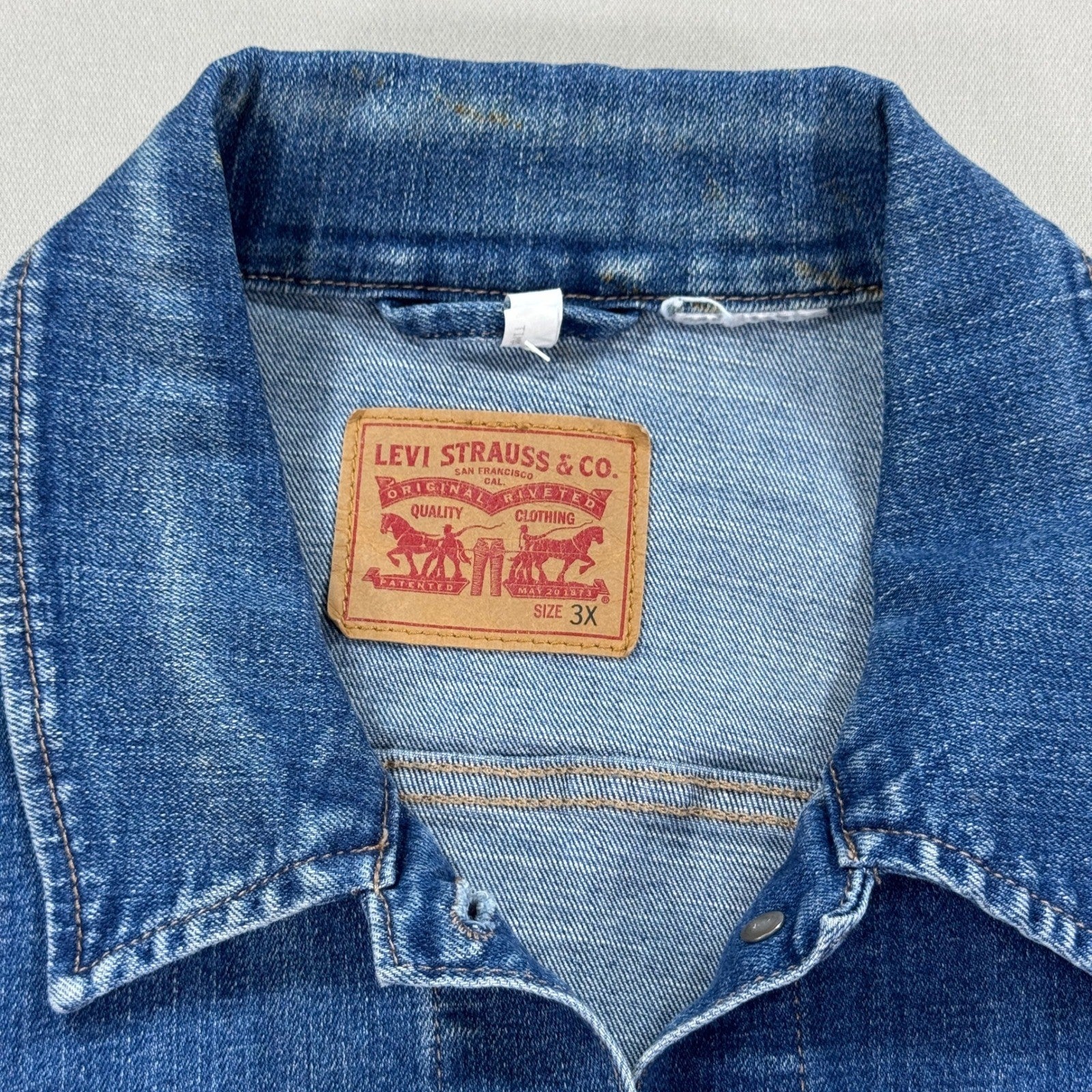 Levi's Original Trucker Jean Jacket Womens Plus Size 3X Classic Fit Medium Wash