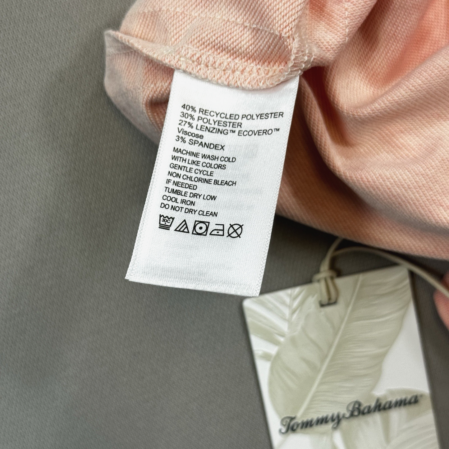 Brand New Tommy Bahama V-Neck T-Shirt mens Small Peach - READ