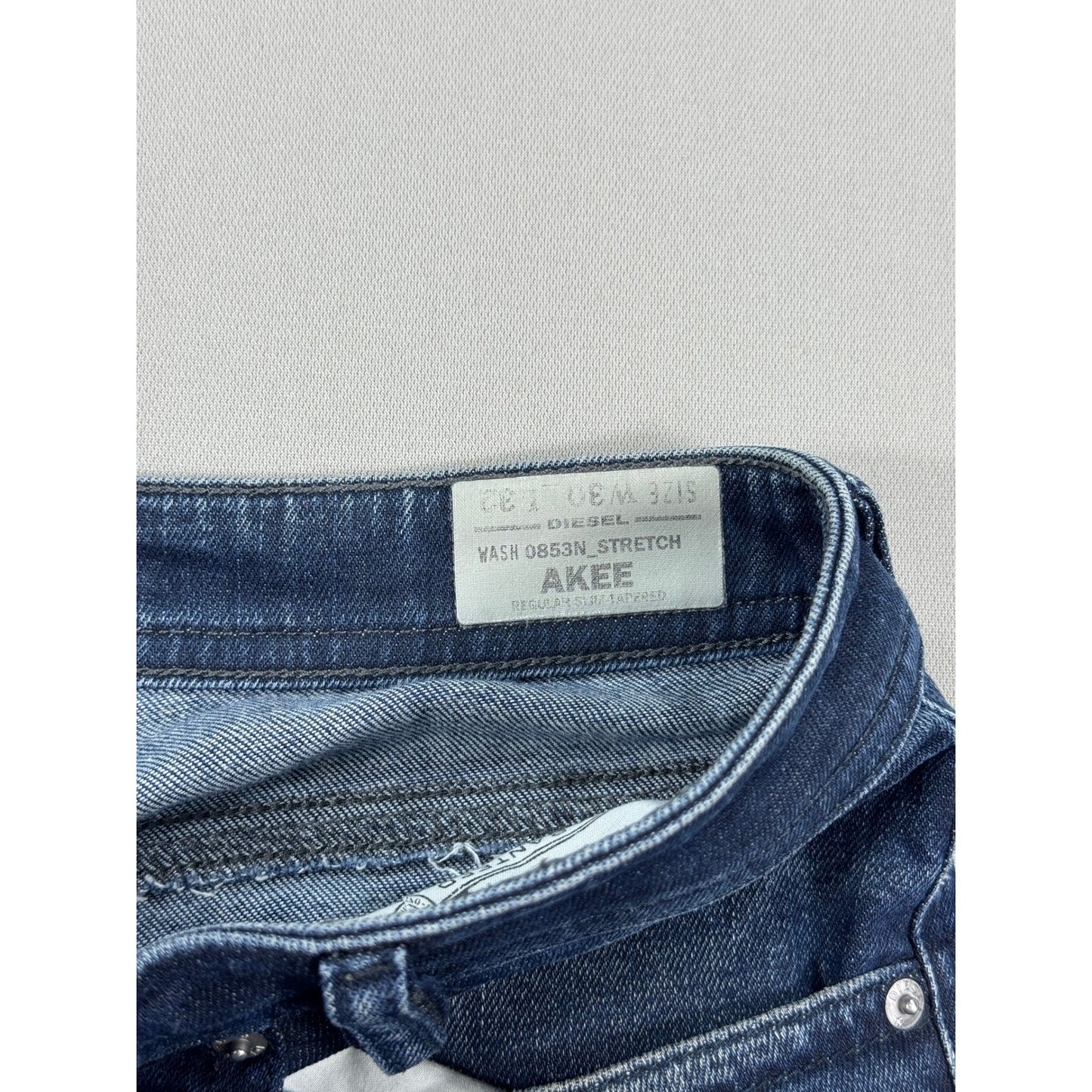 Diesel Akee Jeans Stretch mens 30x28 Regular Slim Tapered Leg Blue Denim 0835N