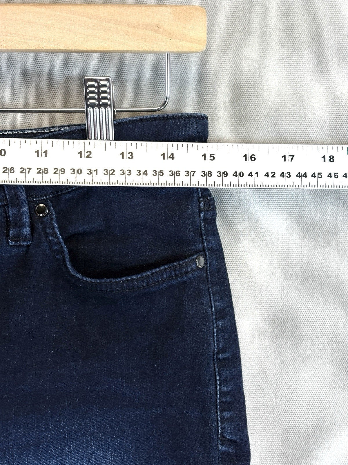 Tommy Bahama Jeans Straight Leg mens 30x28 Dark Blue Denim Dark Wash Stretch