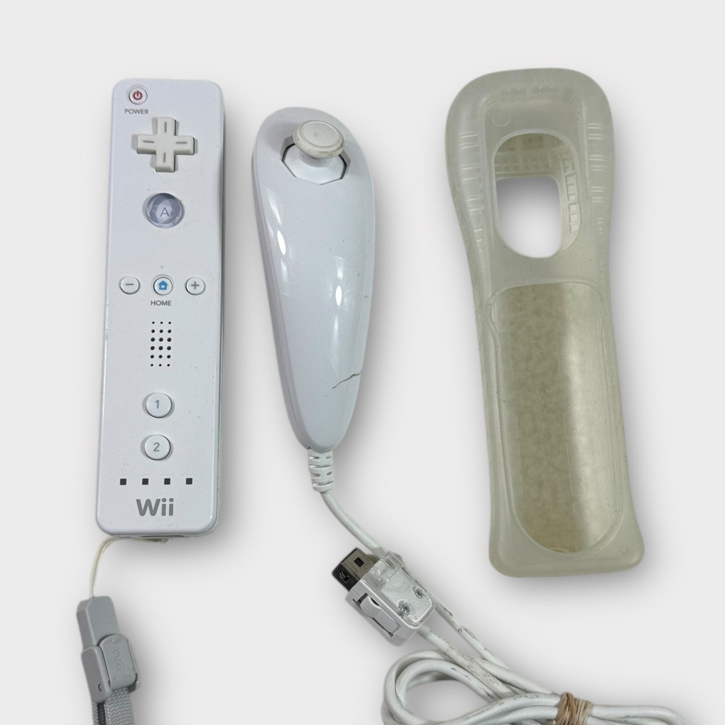 Nintendo Wii Remote Controller Nunchuk and Silicone Case RVL003 White