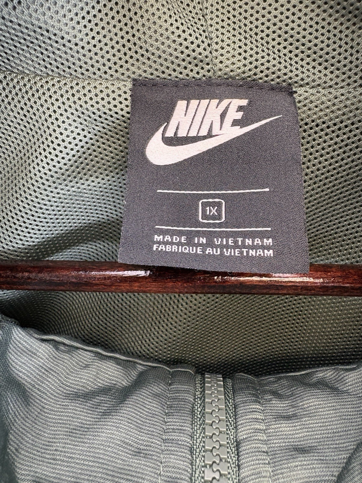 Nike Windbreaker Womens XL Green Track Jacket Hooded Full Zip Sportswear