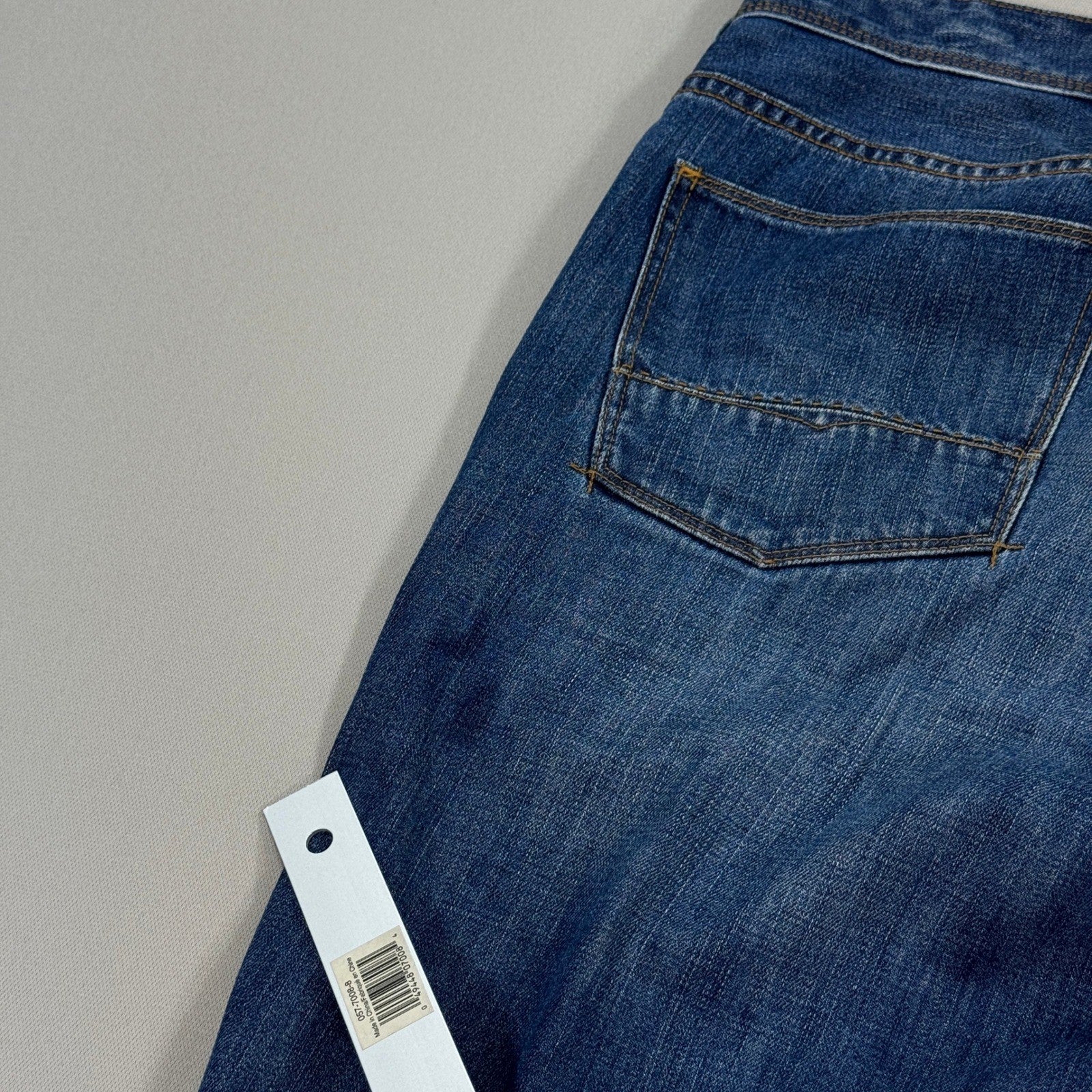 Tommy Bahama Santorini Authentic Straight Jeans mens 34x32 Denim Medium Wash