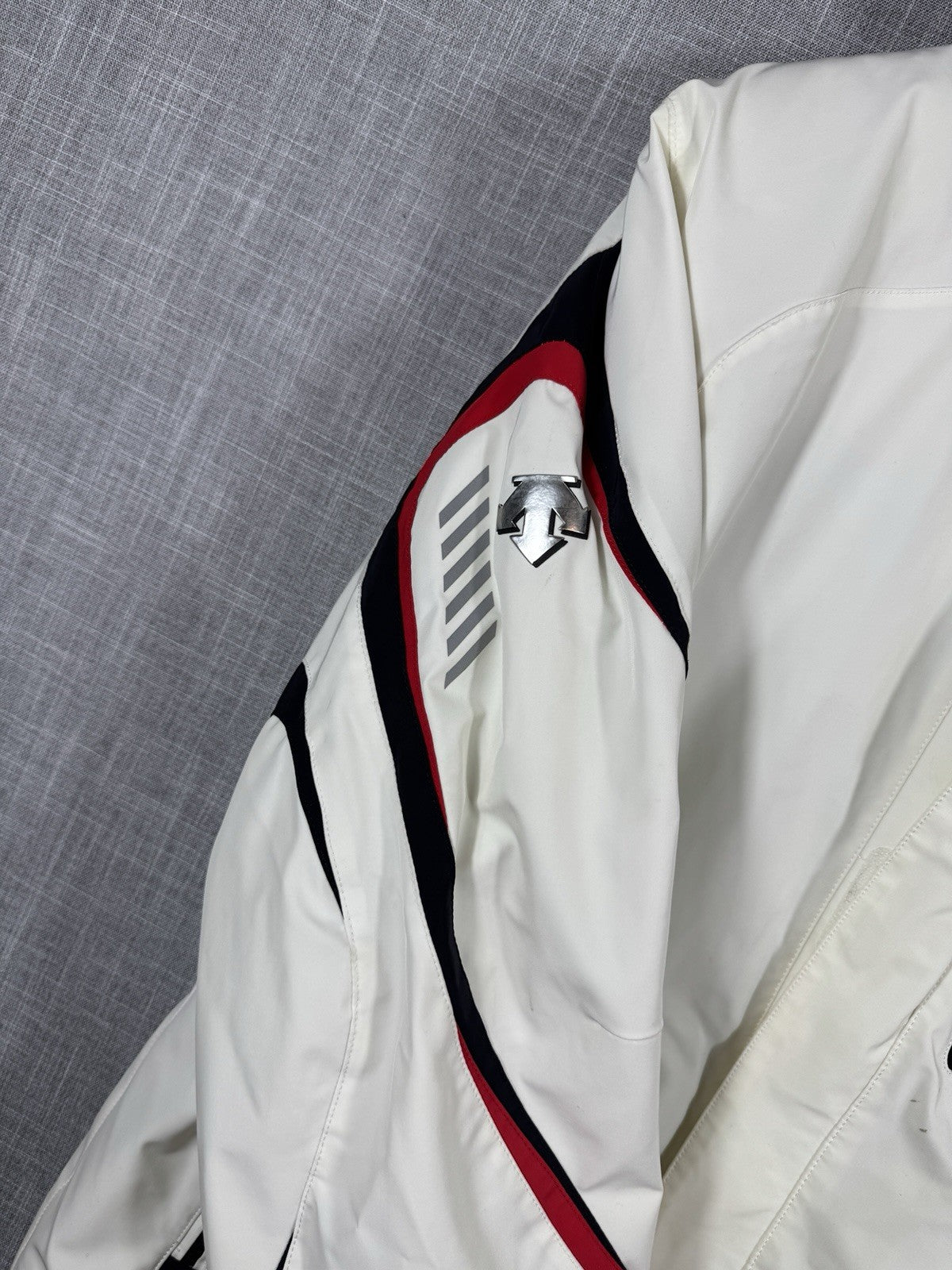 Vintage Descente Ski Snow Jacket Mens Ion Bodies Titan Thermo Airdrive White L