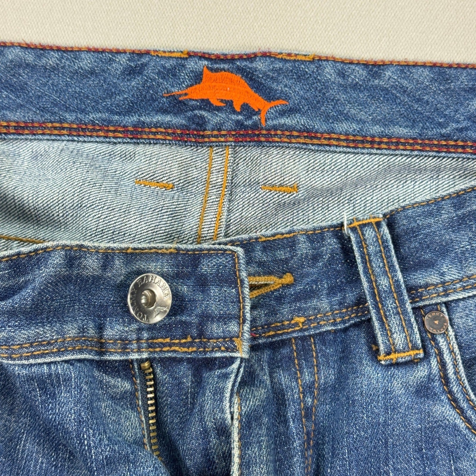 Tommy Bahama Santorini Authentic Straight Jeans mens 34x32 Denim Medium Wash